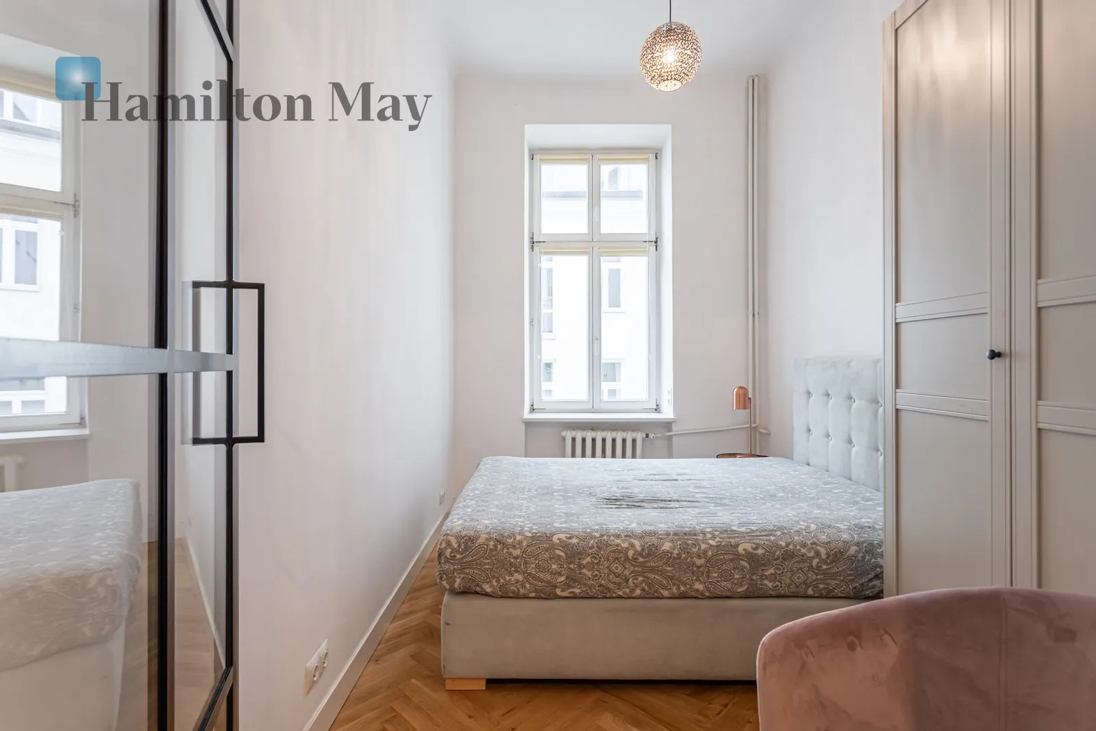 Street: Hoża Region: Śródmieście Subregion: Śródmieście Północne Distance to centre: 0.47 km Level: 4 Price: 4500 PLN Bedrooms: 1 - slider