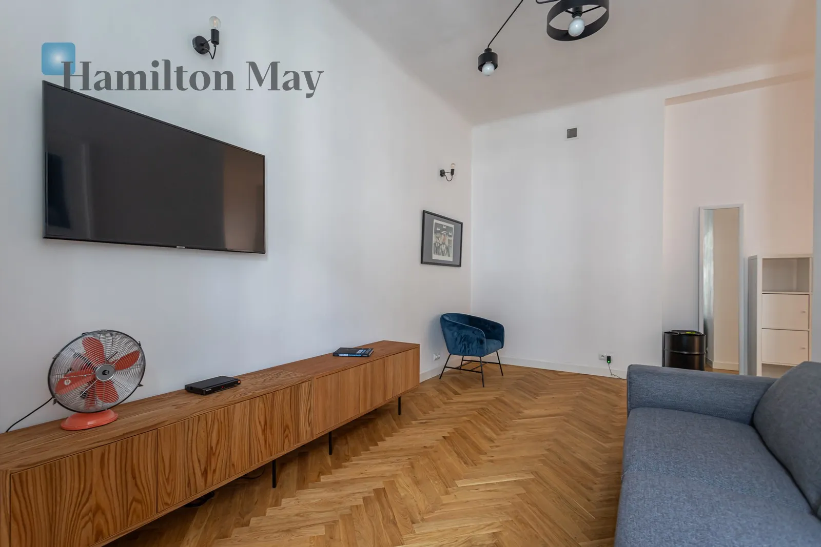 City: Warszawa Street: Hoża Region: Śródmieście Subregion: Śródmieście Północne Distance to centre: 0.47 km Level: 4 Price: 4500 PLN Bedrooms: 1 Bathrooms: 1 - slider