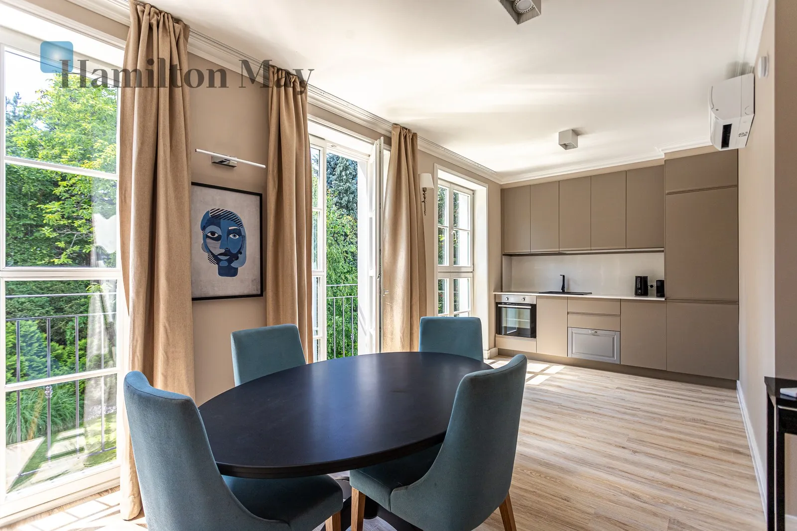 Apartament w willi na Starym Żoliborzu - slider