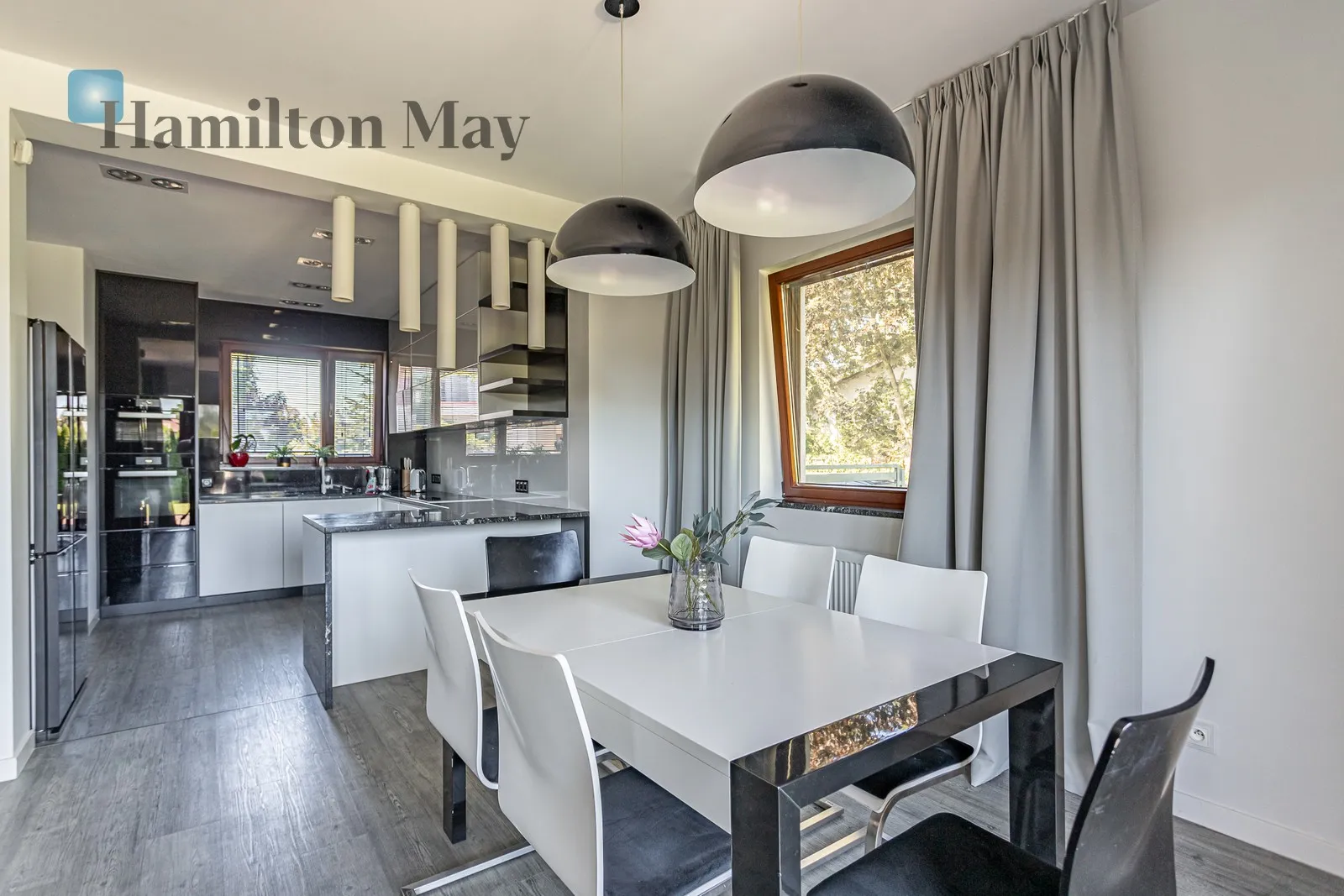 City: Bielawa Street: Ścienna Region: Bielawa Price: 19000 PLN Bedrooms: 3 - slider