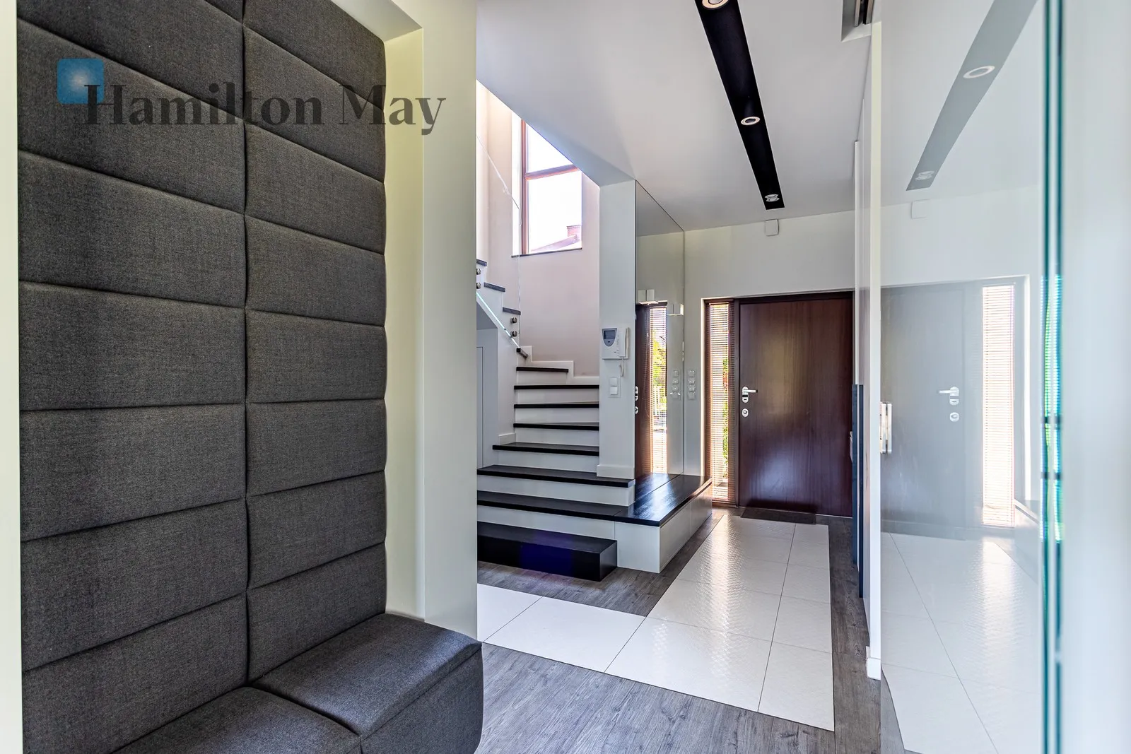 Street: Ścienna Region: Bielawa Price: 19000 PLN Bedrooms: 3 - slider