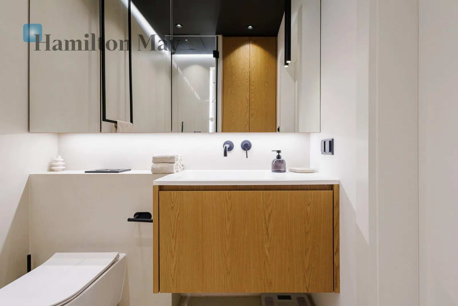 Elegant apartment in the "Murano" development - slider