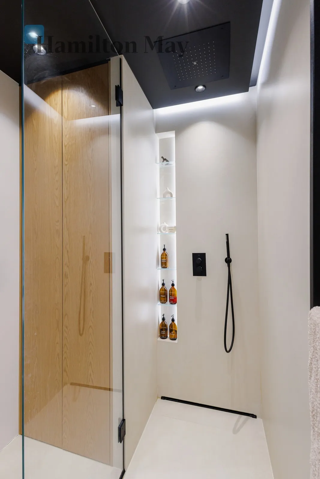Elegant apartment in the "Murano" development - slider