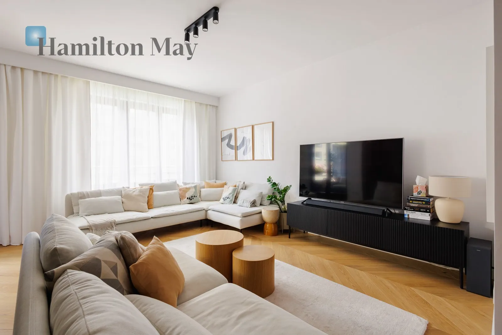 Elegant apartment in the "Murano" development - slider