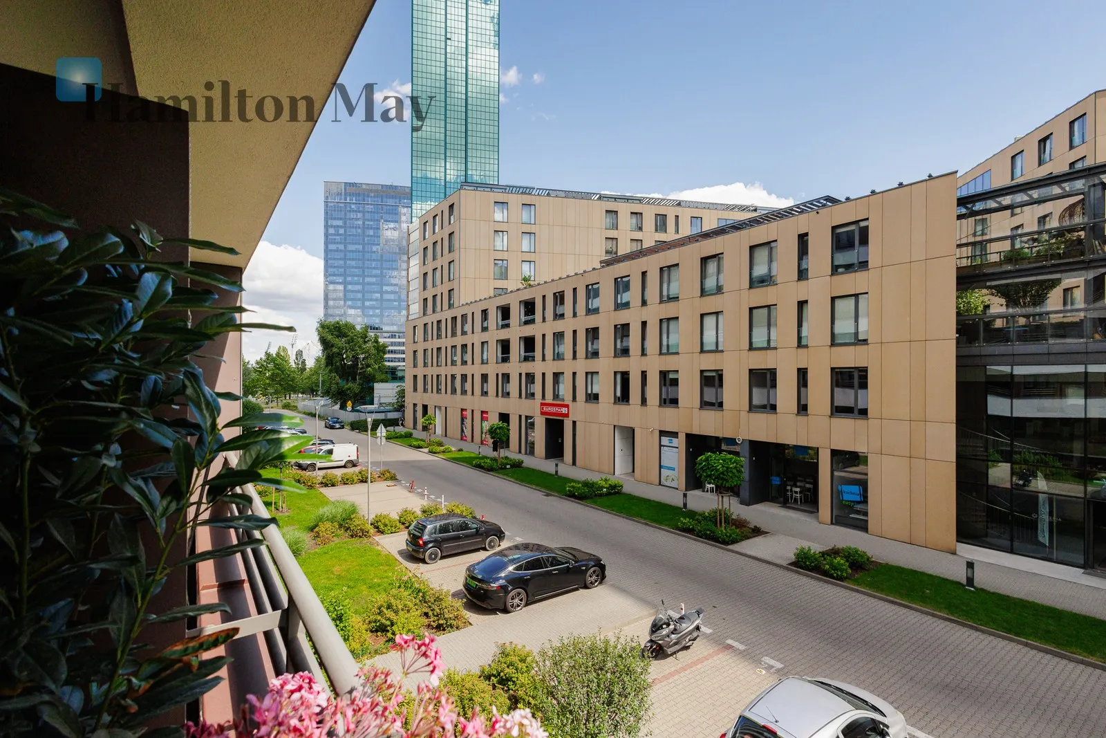 Elegant apartment in the "Murano" development - slider