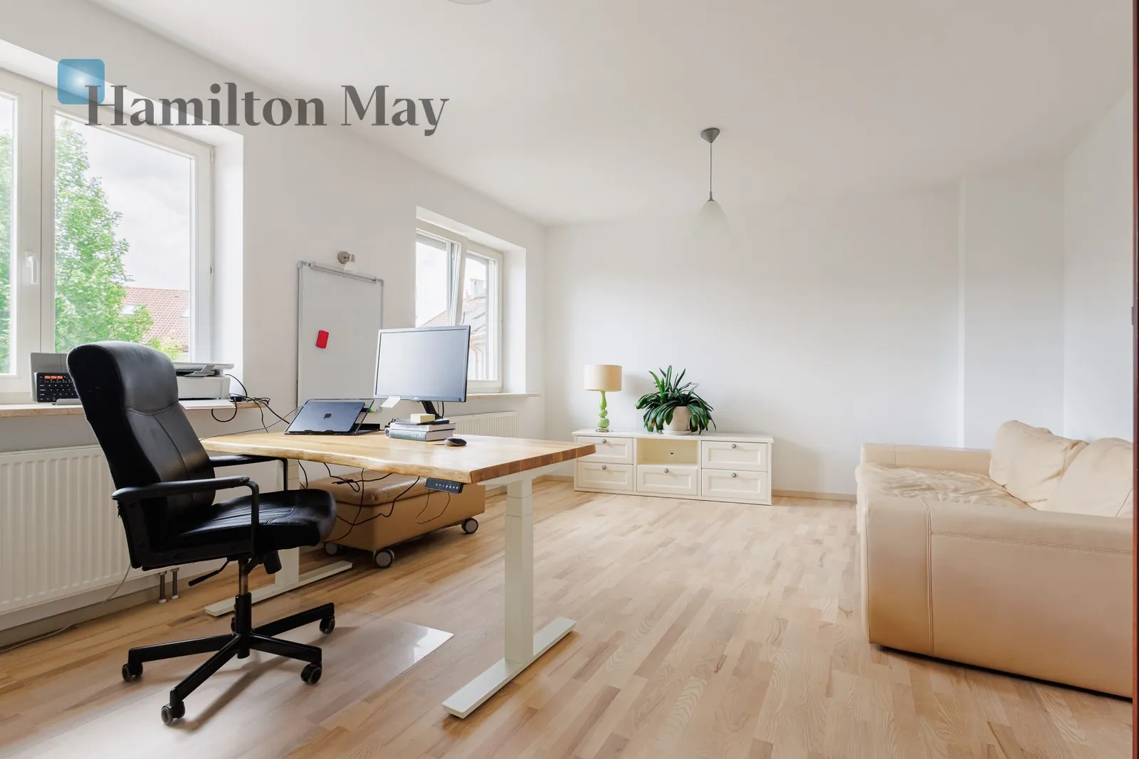Distance to centre: 14 km Level: -9 Price: 8000 PLN Bedrooms: 4 Bathrooms: 2 Plot size: 350m2 - slider