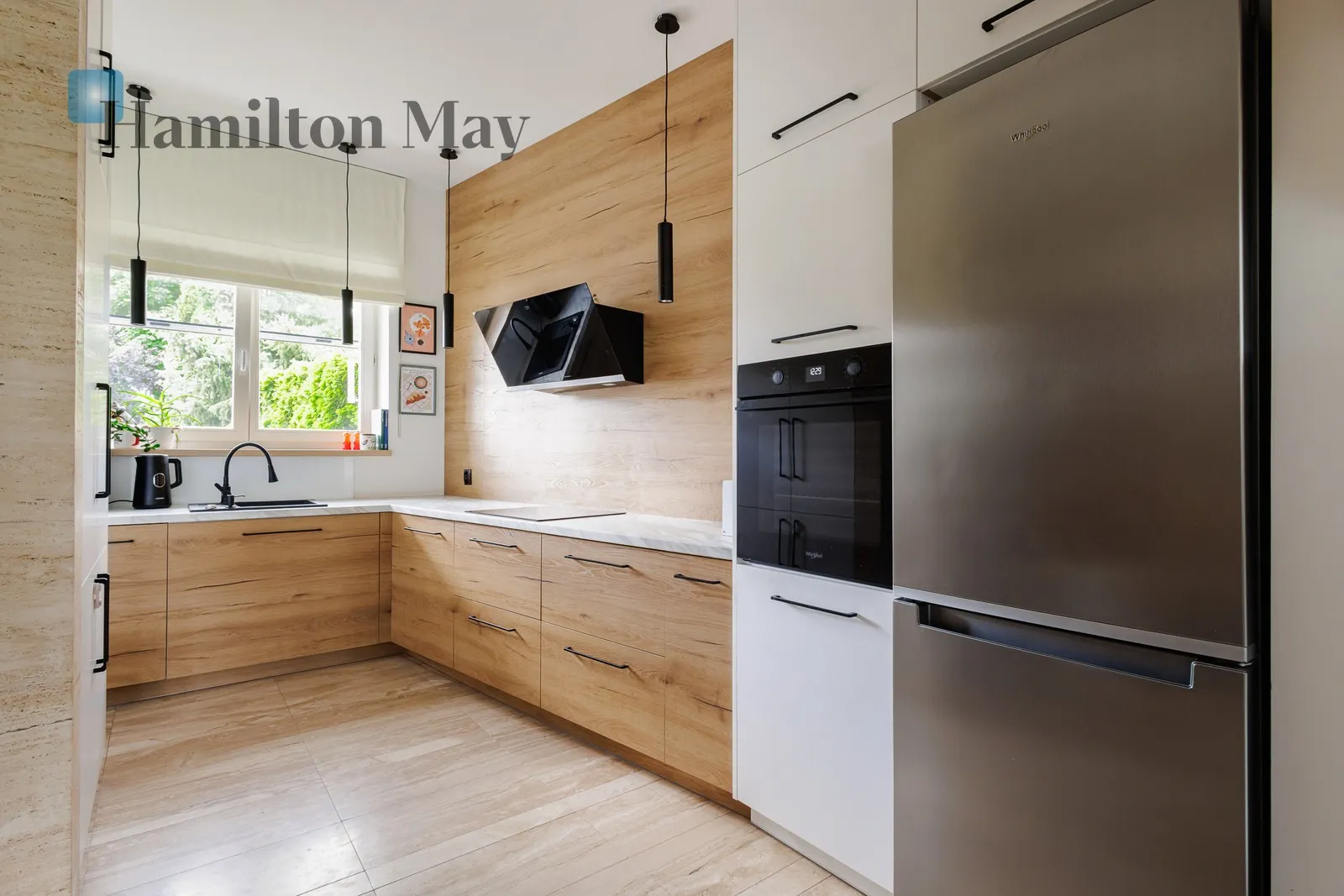 Street: Cytrusowa Region: Józefosław Distance to centre: 14 km Level: -9 Price: 8000 PLN Bedrooms: 4 Bathrooms: 2 - slider