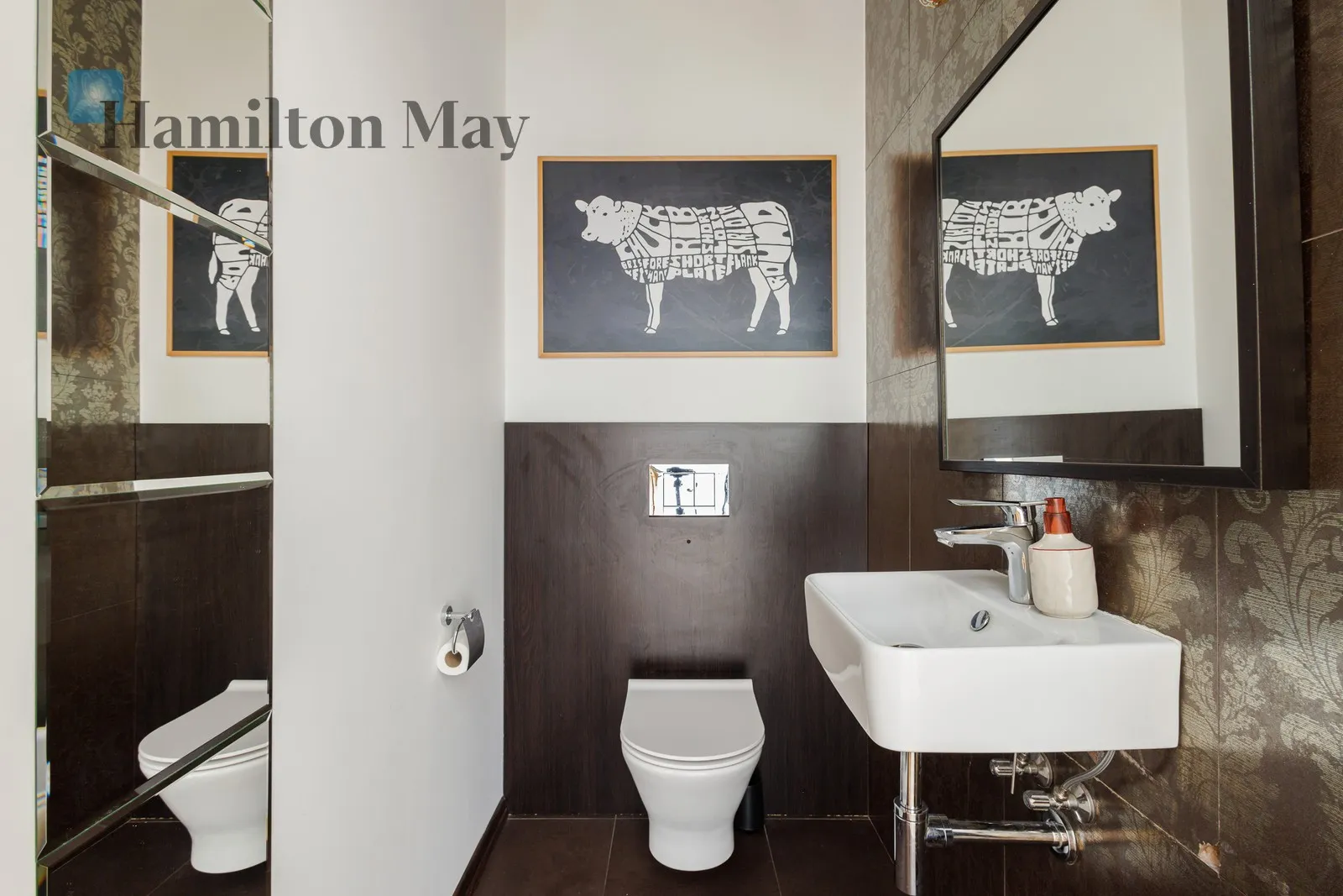 Region: Józefosław Distance to centre: 14 km Level: -9 Price: 8000 PLN Bedrooms: 4 Bathrooms: 2 - slider