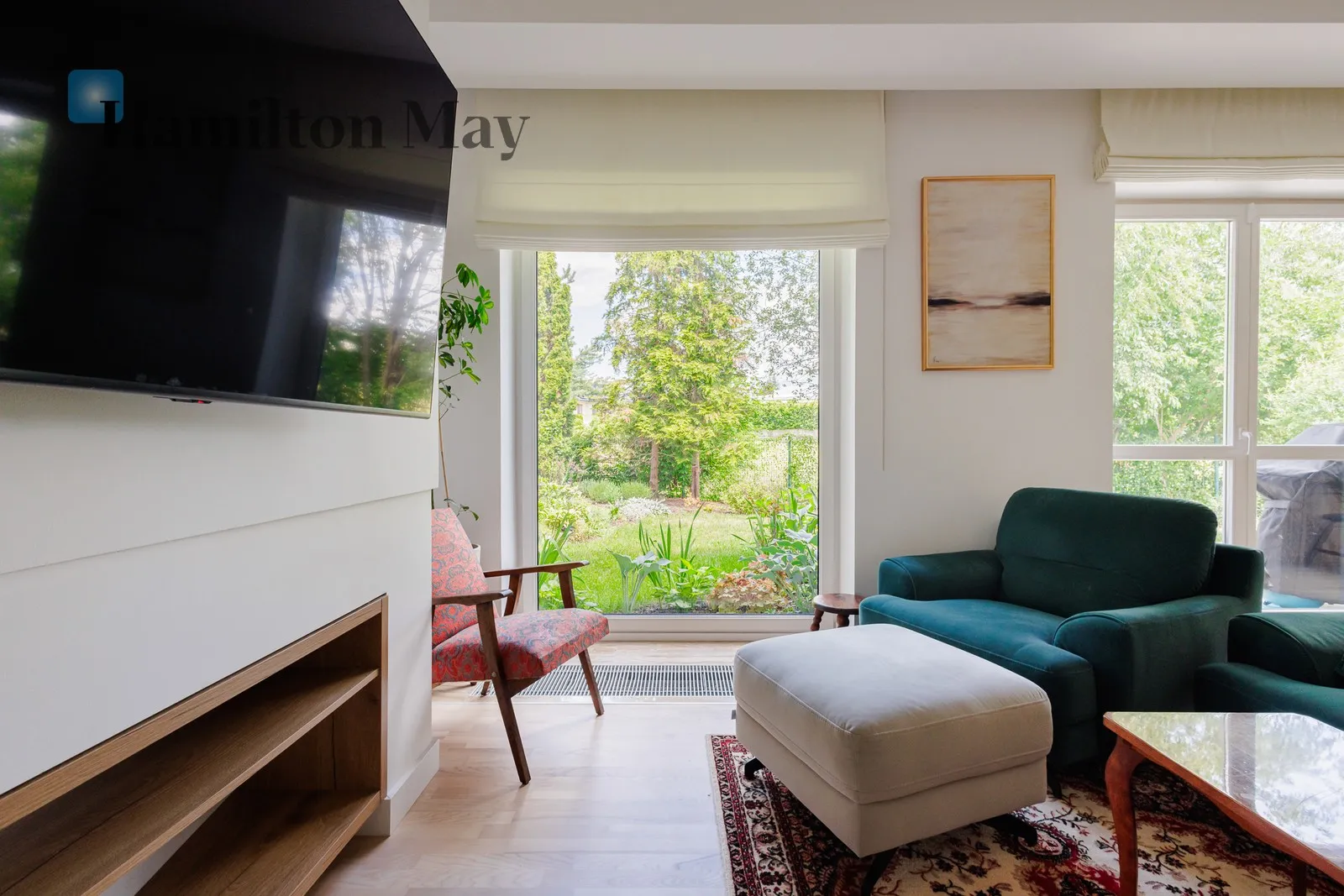 City: Józefosław Street: Cytrusowa Region: Józefosław Distance to centre: 14 km Level: -9 Price: 8000 PLN Bedrooms: 4 Bathrooms: 2 Plot size: 350m2 - slider