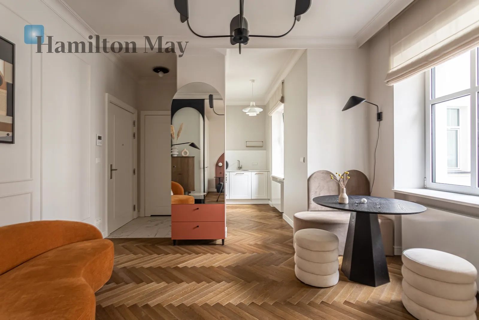 A cozy apartment for rent in a revitalized tenement house in the center of Warsaw
