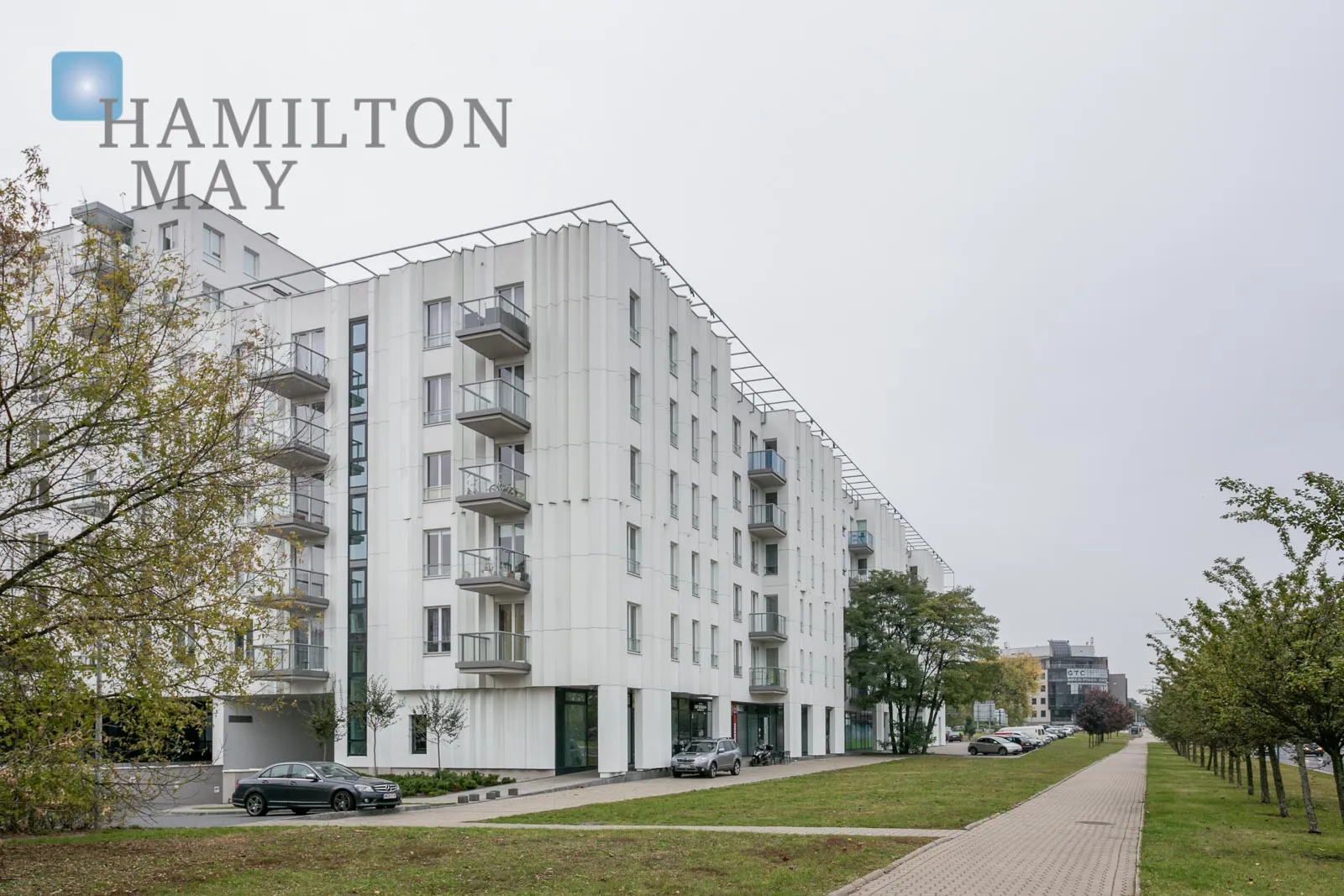 A sunny, one-bedroom, apartment in an elegant apartment building with a reception lodge and a gym - slider