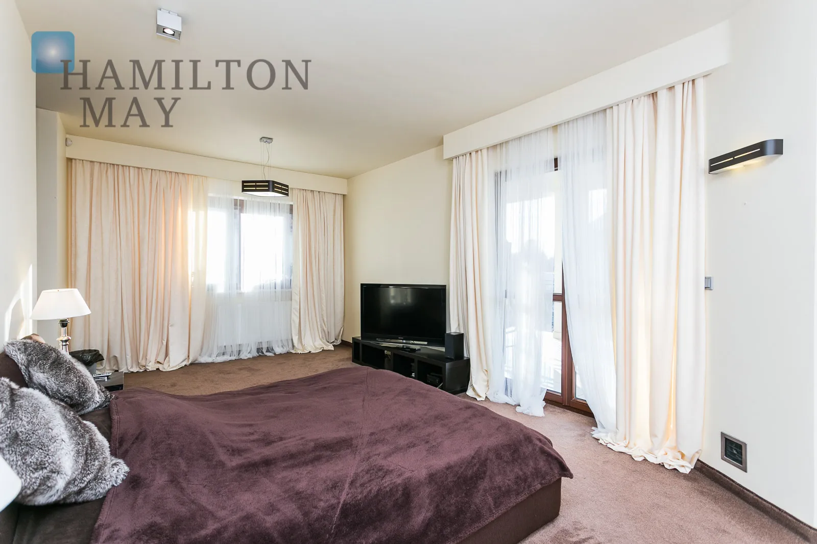 Atrakcyjny dom w zabudowie bliźniaczej na zamkniętym osiedlu na Wilanowie - slider