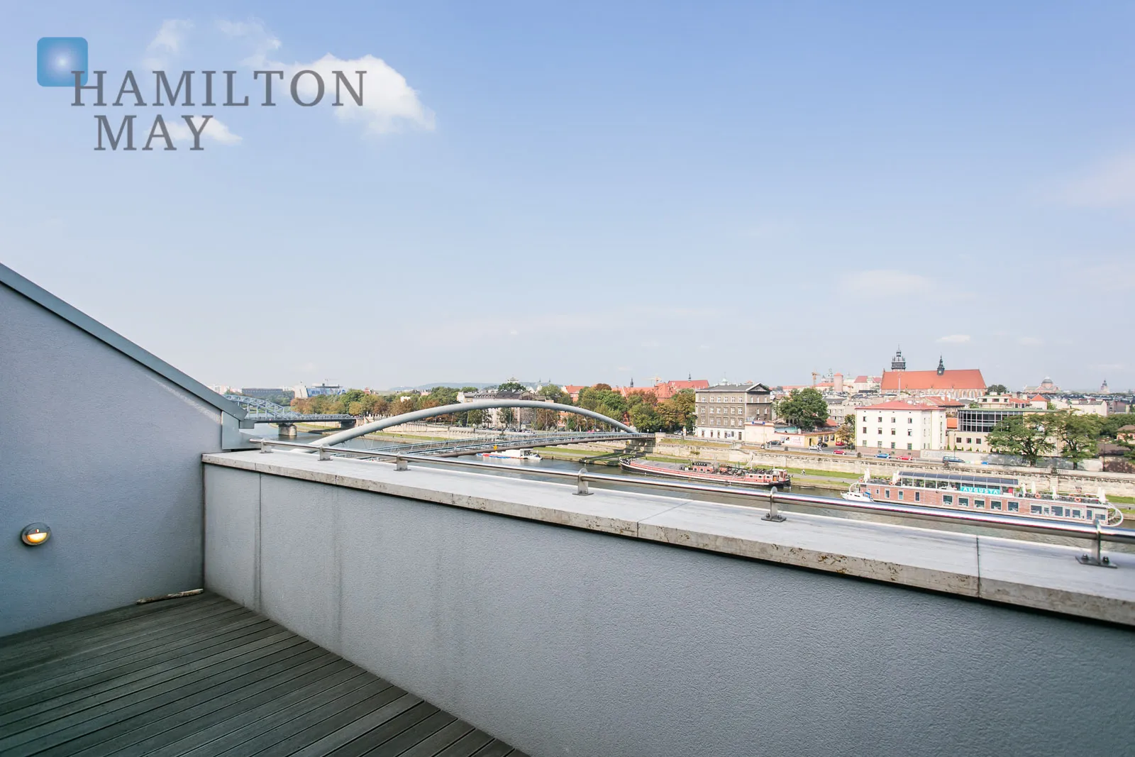 Luxurious, three bedroom apartment with a view over Vistula