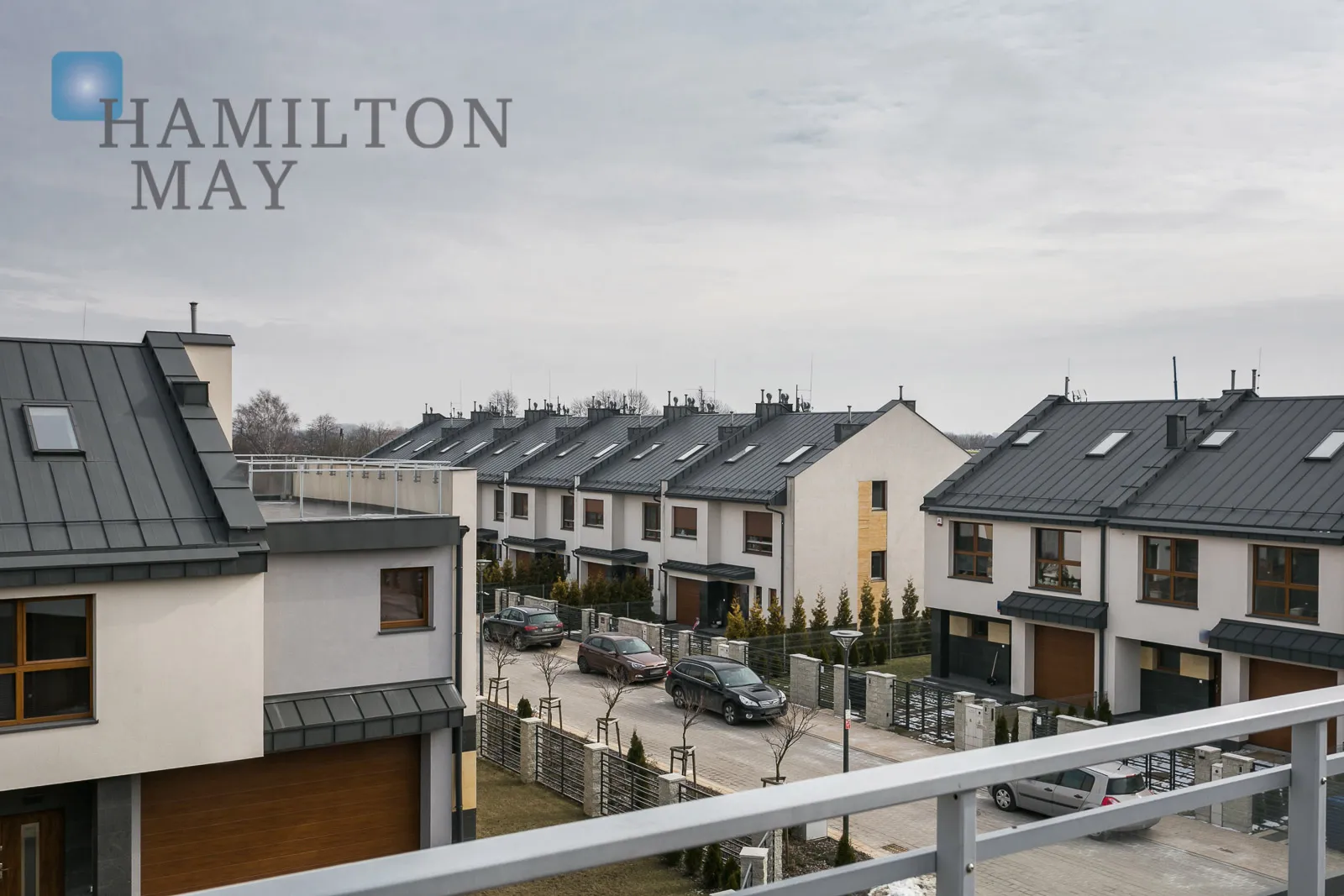 A beautiful, modern house in the Kapriola estate, right next to Miasteczko Wilanów - slider