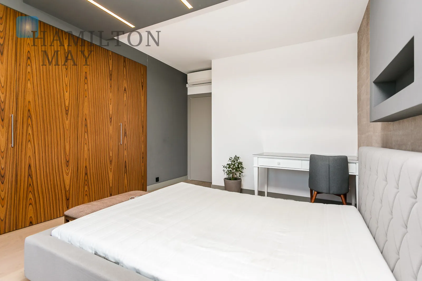 Unique, comfortable two bedroom apartment located in the Wola district - slider