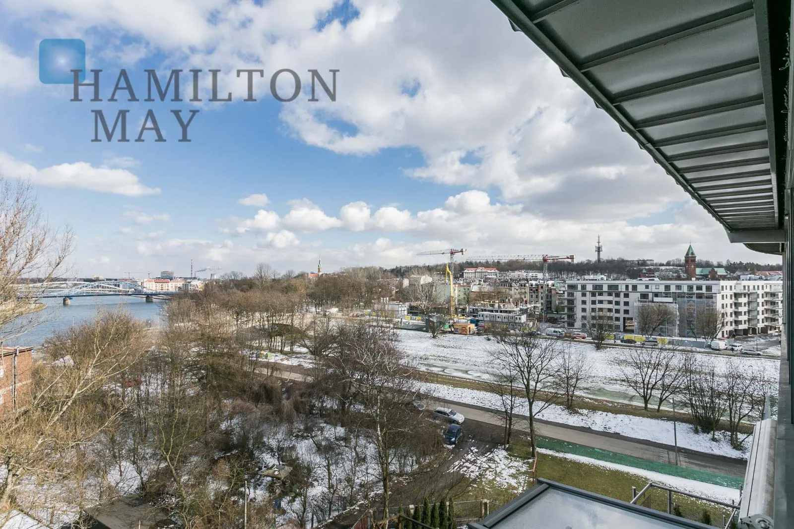 Beautiful, picturesque apartment with two bedrooms, available for rent in the prestigious Ludwinów development - slider