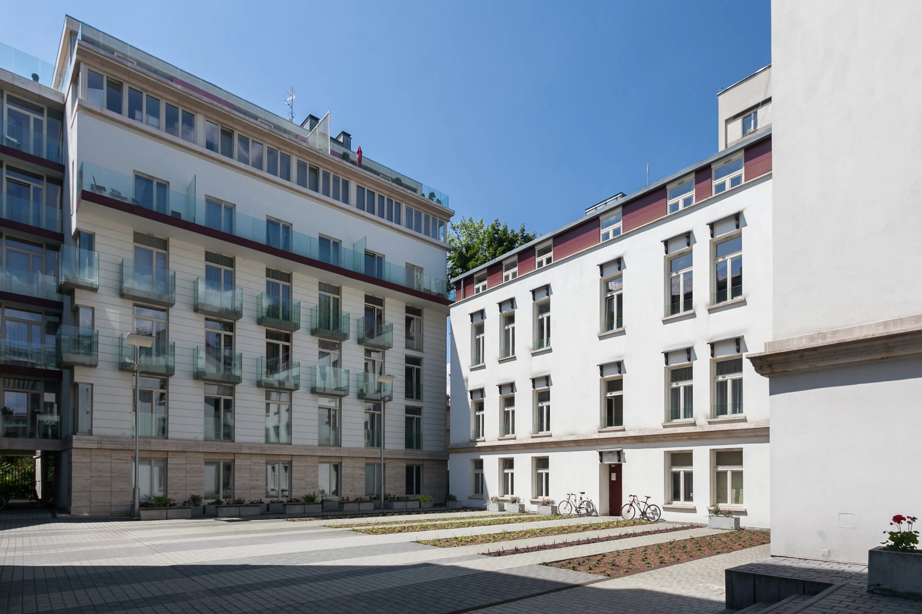 A comfortable, two-room apartment with a parking space available for rent in the prestigious Sobieski Residence investment on ul. Łobzowska - slider