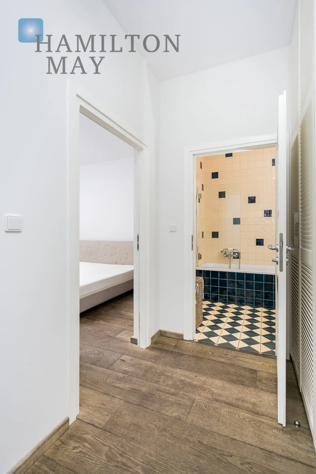 A bright, three-room apartment in the prestigious Eko Park development - slider