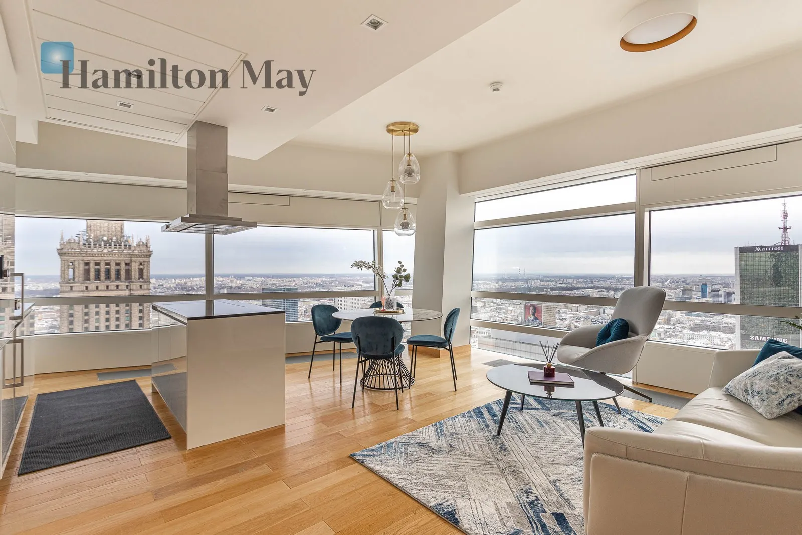 City: Warszawa Street: Złota Region: Śródmieście Subregion: Śródmieście Północne Distance to centre: 0.65 km Level: 36 Price: 29000 PLN Bedrooms: 2 Bathrooms: 2 Size: 99m2 - slider