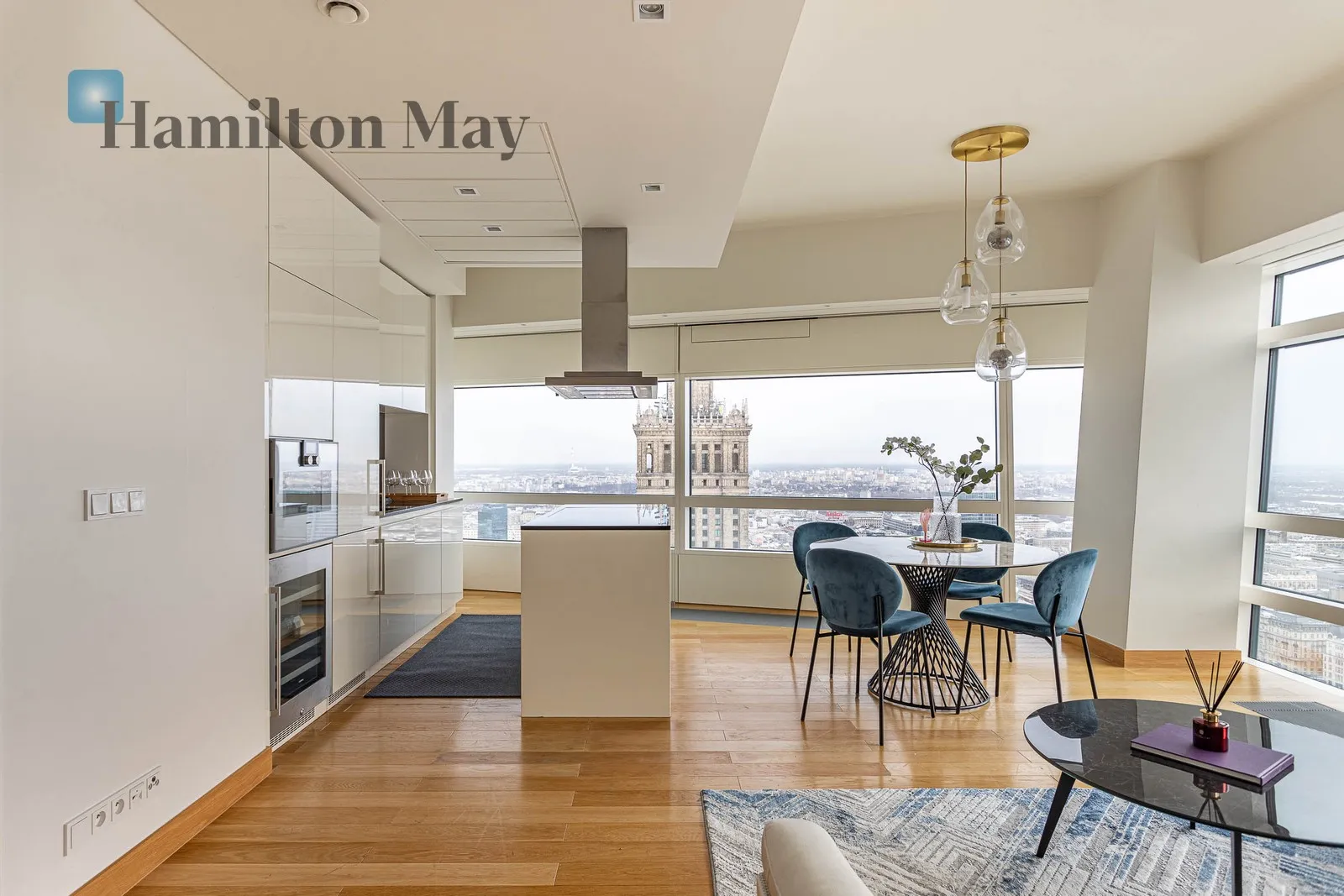 City: Warszawa Street: Złota Region: Śródmieście Subregion: Śródmieście Północne Distance to centre: 0.65 km Level: 36 Price: 29000 PLN Bedrooms: 2 Bathrooms: 2 Size: 99m2 Price/m2: 293 PLN - slider