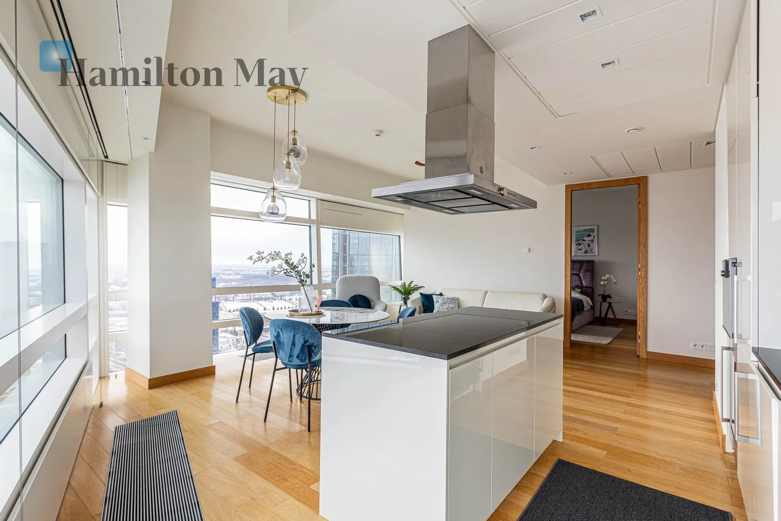 Subregion: Śródmieście Północne Distance to centre: 0.65 km Level: 36 Price: 29000 PLN Bedrooms: 2 Bathrooms: 2 Size: 99m2 Price/m2: 293 PLN - slider