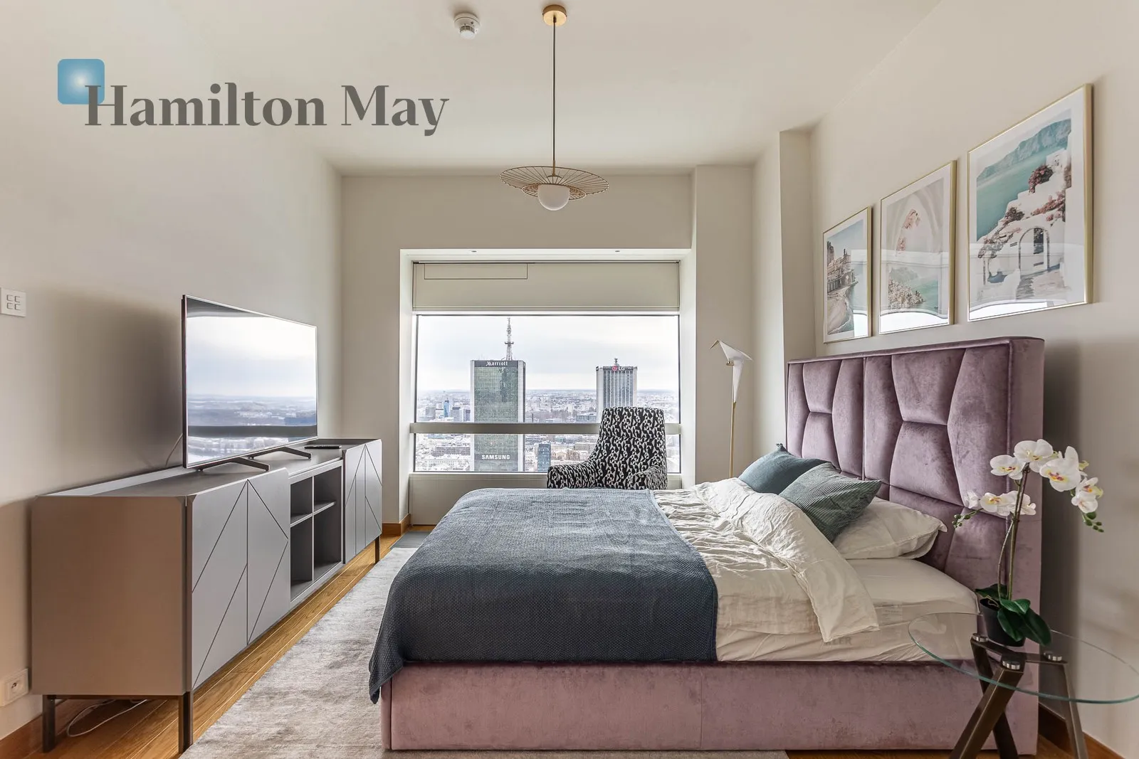 Street: Złota Region: Śródmieście Subregion: Śródmieście Północne Distance to centre: 0.65 km Level: 36 Price: 29000 PLN Bedrooms: 2 - slider