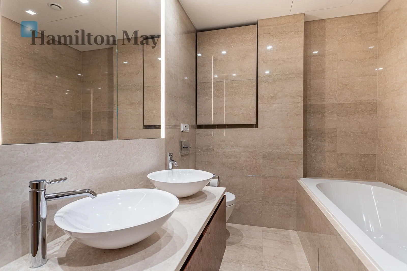 Distance to centre: 0.65 km Level: 36 Price: 29000 PLN Bedrooms: 2 Bathrooms: 2 Size: 99m2 Price/m2: 293 PLN - slider