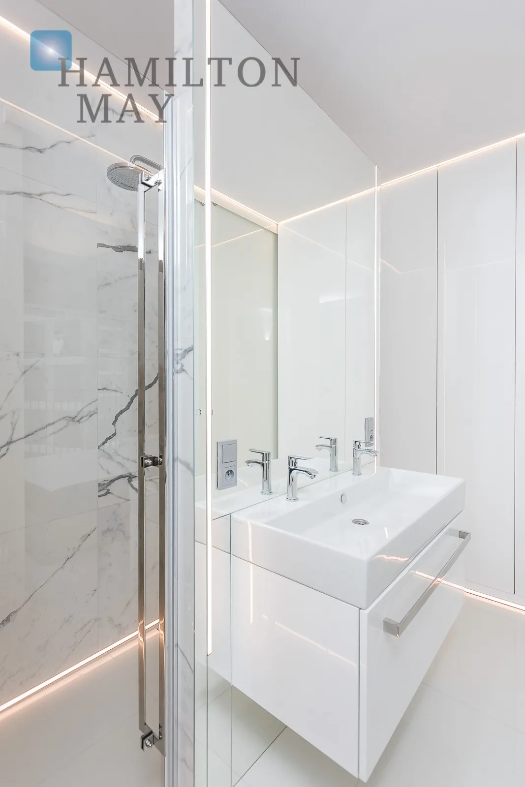 Subregion: Służewiec Distance to centre: 4.88 km Level: 2 Price: 4000 PLN Bedrooms: 1 Bathrooms: 1 Size: 41m2 - slider