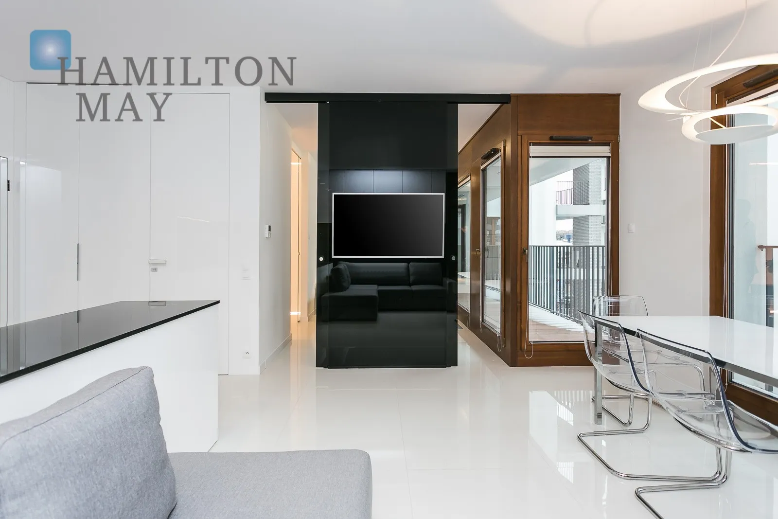 City: Warszawa Street: Magazynowa Region: Mokotów Subregion: Służewiec Distance to centre: 4.88 km Level: 2 Price: 4000 PLN Bedrooms: 1 Bathrooms: 1 - slider