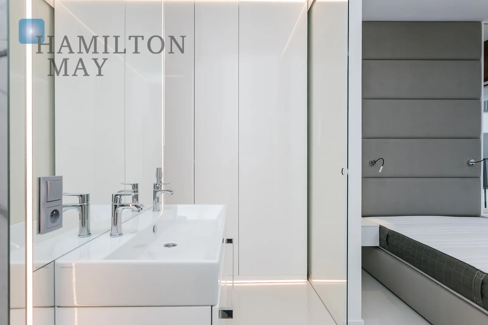 Region: Mokotów Subregion: Służewiec Distance to centre: 4.88 km Level: 2 Price: 4000 PLN Bedrooms: 1 Bathrooms: 1 - slider