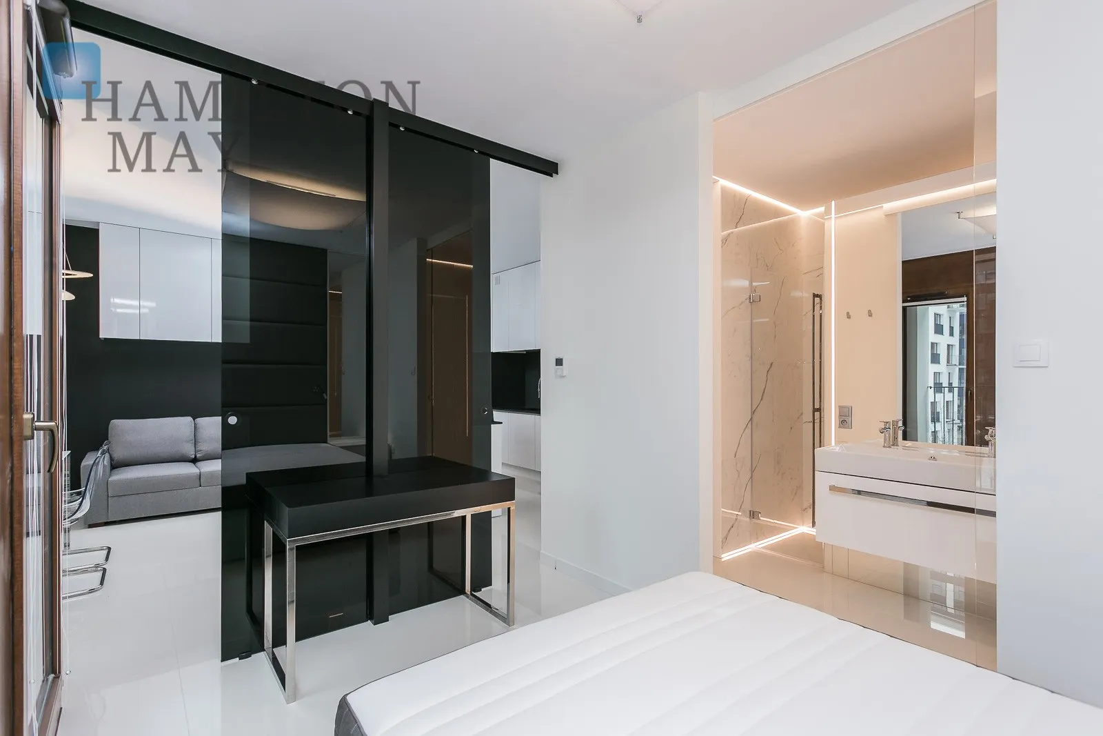 City: Warszawa Street: Magazynowa Region: Mokotów Subregion: Służewiec Distance to centre: 4.88 km Level: 2 Price: 4000 PLN - slider