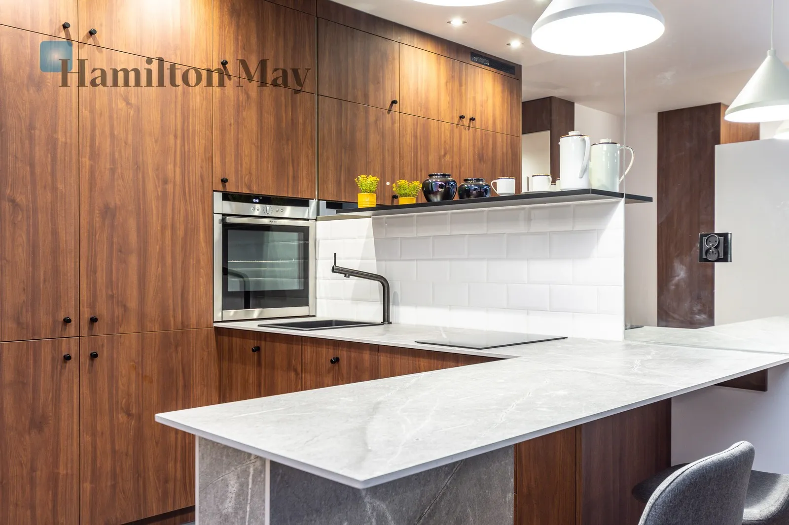 Street: Grzegórzecka Region: Grzegórzki Distance to centre: 1 km Level: 4 Price: 3200 PLN Bedrooms: 0 Bathrooms: 1 - slider