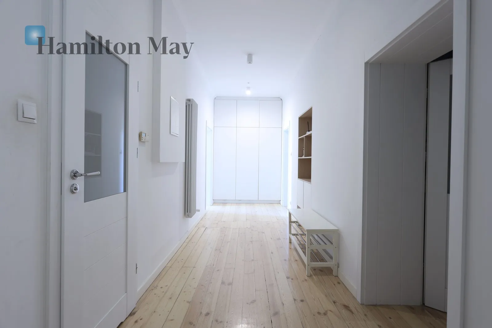 City: Wrocław Street: Stanisława Dubois 39 Region: Śródmieście Distance to centre: 0.93 km Level: 2 Price: 1190000 PLN Bedrooms: 6 Bathrooms: 2 - slider