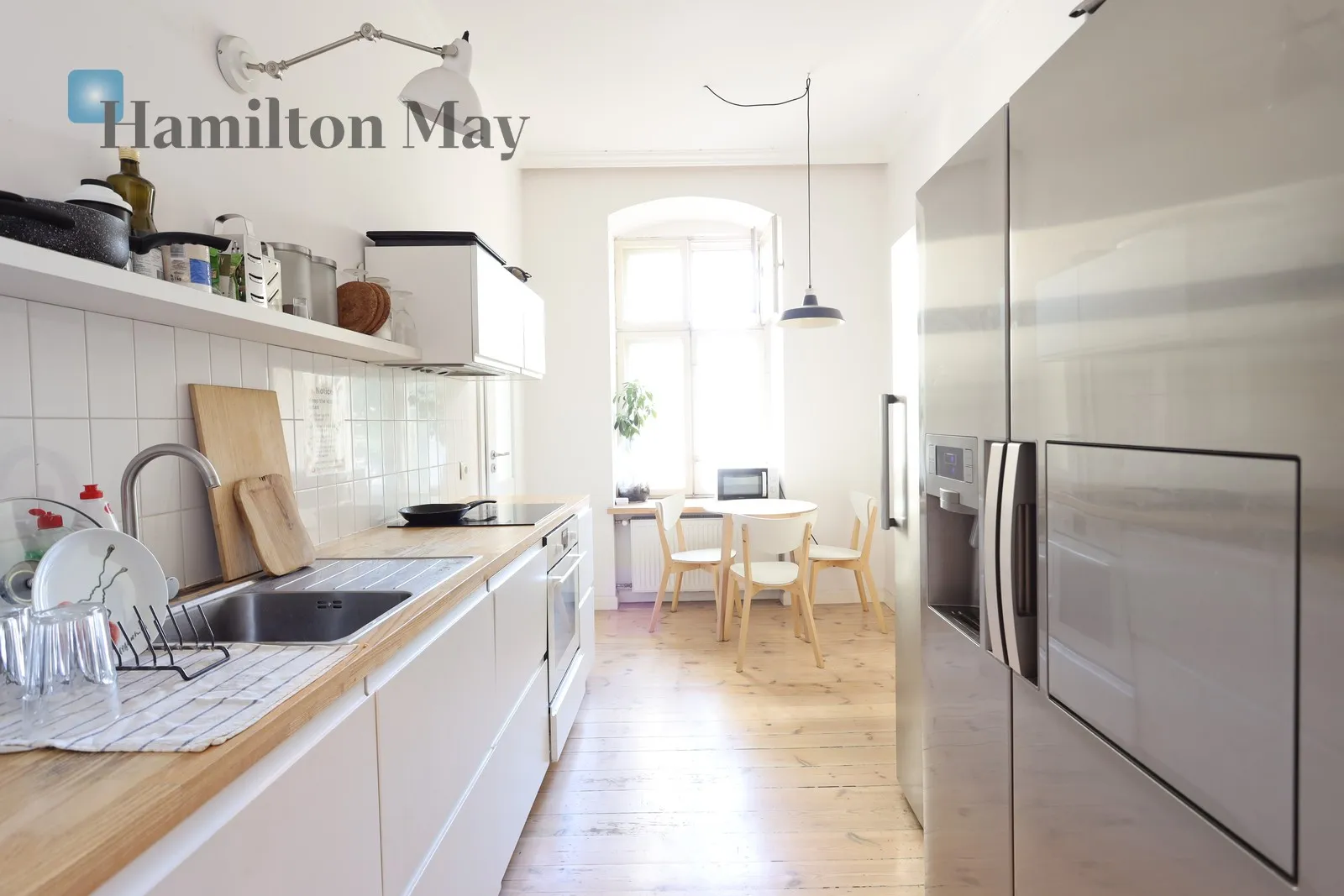 City: Wrocław Street: Stanisława Dubois 39 Region: Śródmieście Distance to centre: 0.93 km Level: 2 Price: 1190000 PLN Bedrooms: 6 - slider