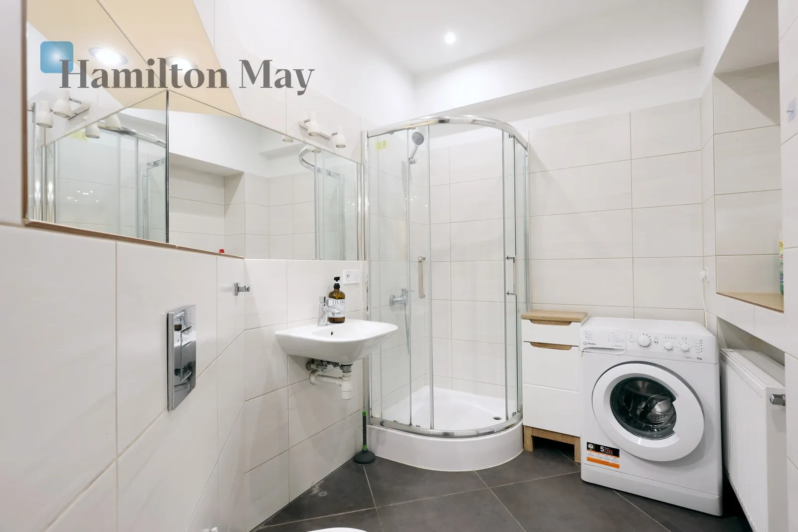 Street: Stanisława Dubois 39 Region: Śródmieście Distance to centre: 0.93 km Level: 2 Price: 1190000 PLN Bedrooms: 6 Bathrooms: 2 - slider