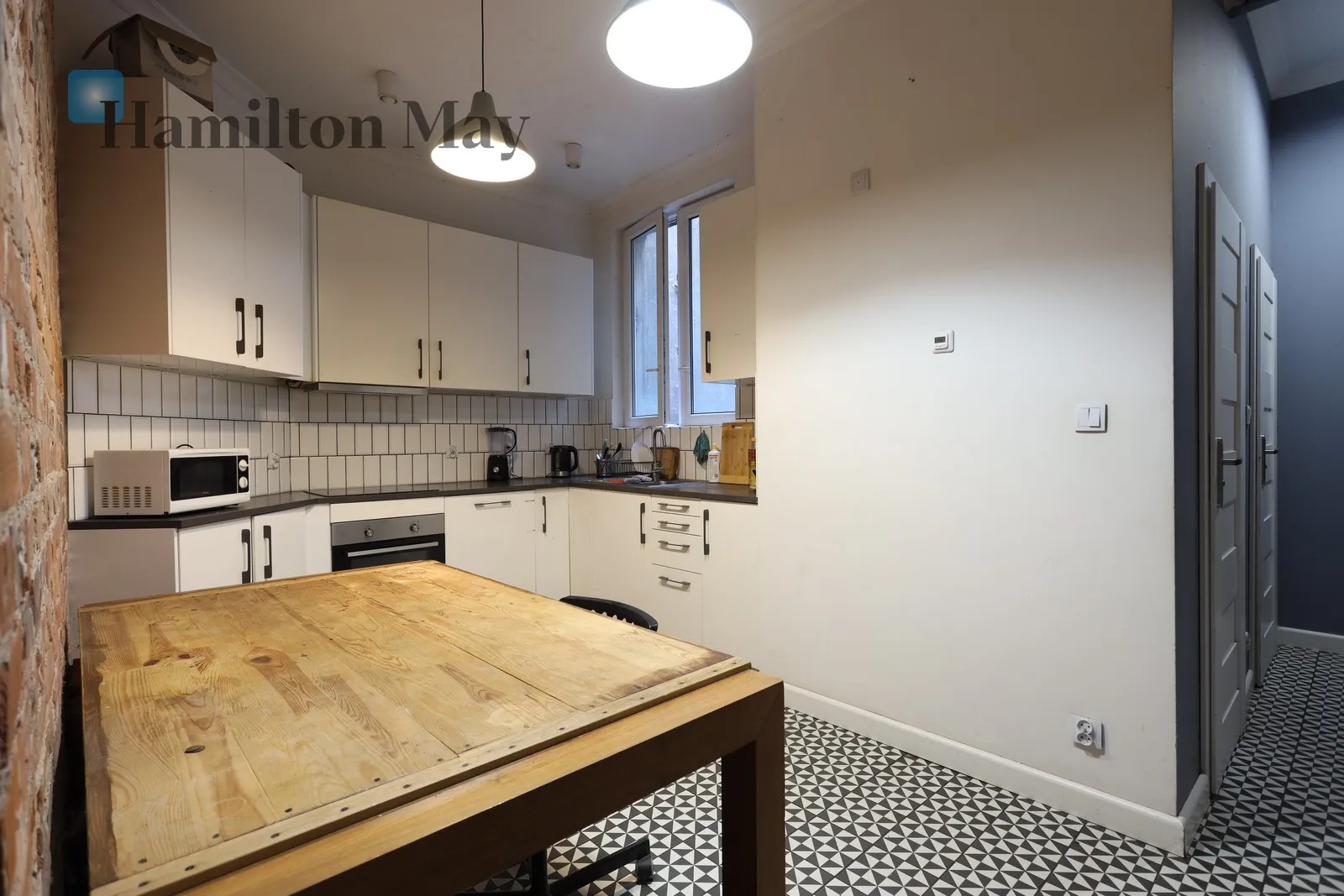 City: Wrocław Street: Żeromskiego Region: Śródmieście Distance to centre: 1.66 km Level: 3 Price: 1230000 PLN Bedrooms: 7 Bathrooms: 2 Size: 123m2 Price/m2: 10000 PLN - slider