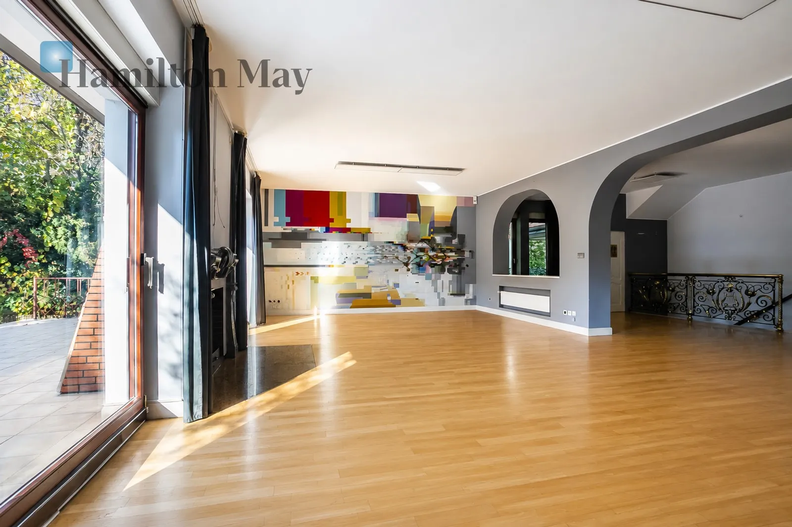 City: Warszawa Street: Cegłowska Region: Bielany Subregion: Stare Bielany Level: -9 Price: 30000 PLN Bedrooms: 4 Bathrooms: 4 Plot size: 630m2 - slider