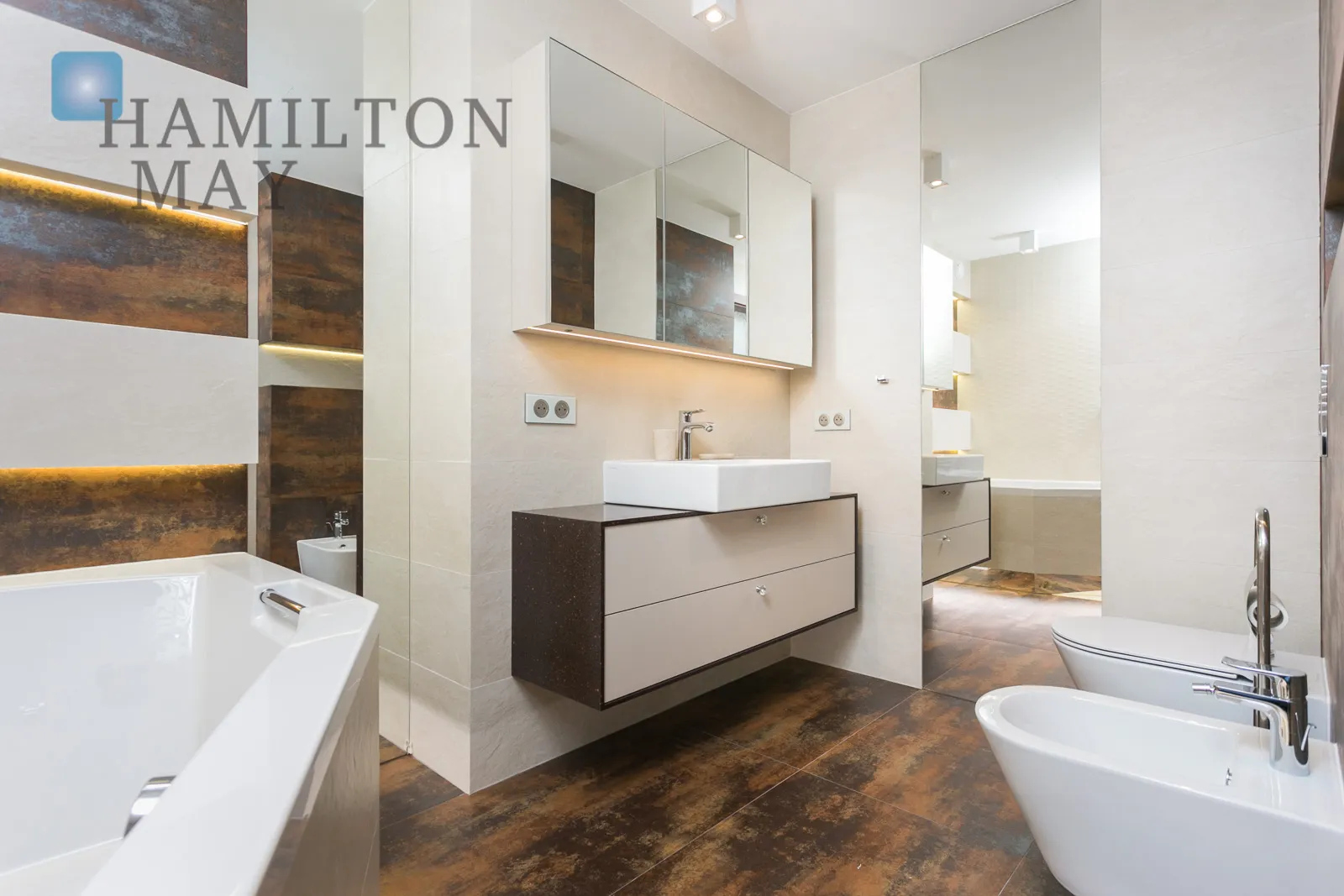 Luxurious and modern 3-bedroom apartment with a garage space in the center of Krakow, Residence Pod Złotym Globem - slider