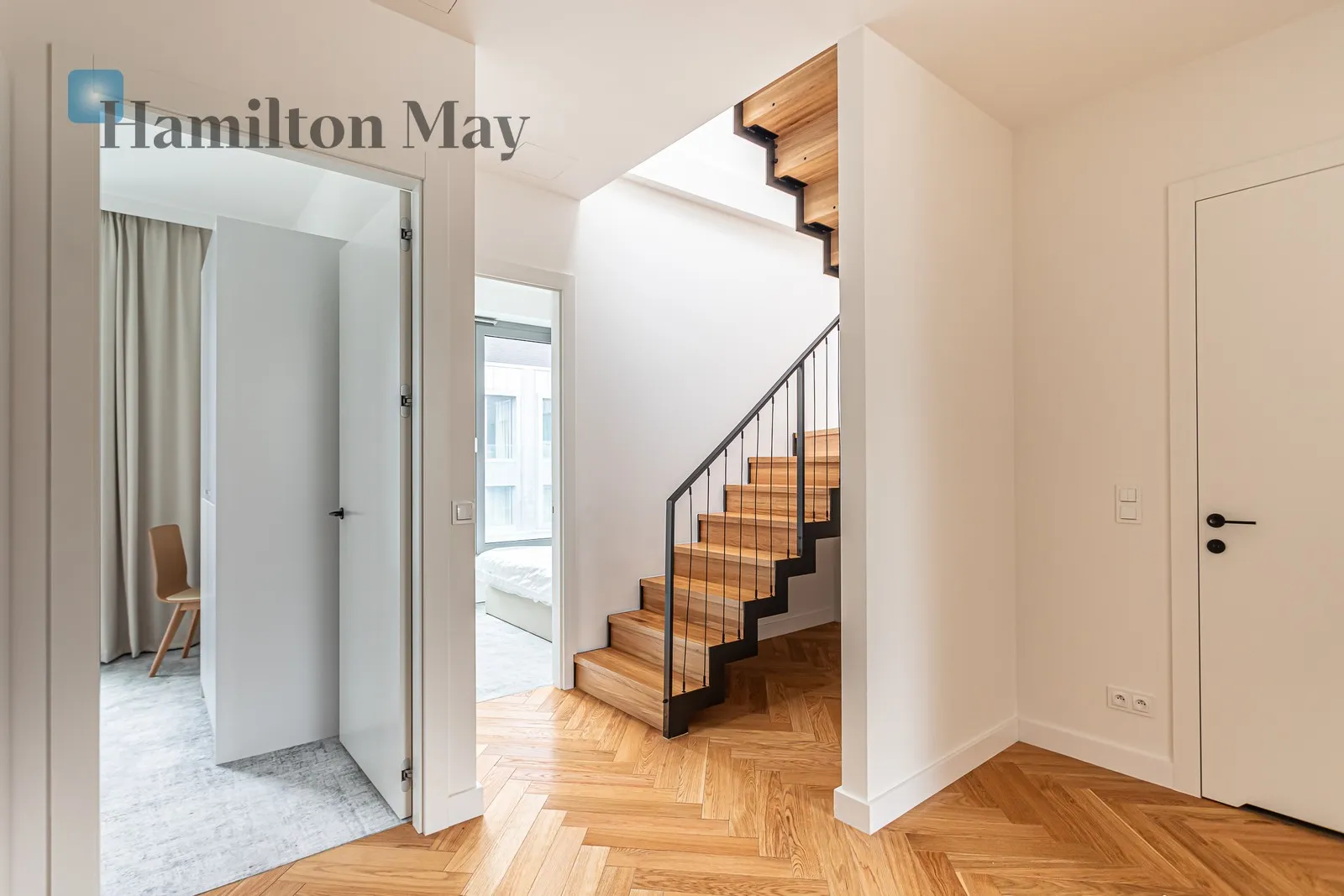 Region: Wola Distance to centre: 1.16 km Level: 7 Price: 3300 EUR Bedrooms: 3 Bathrooms: 1 Size: 85.61m2 - slider