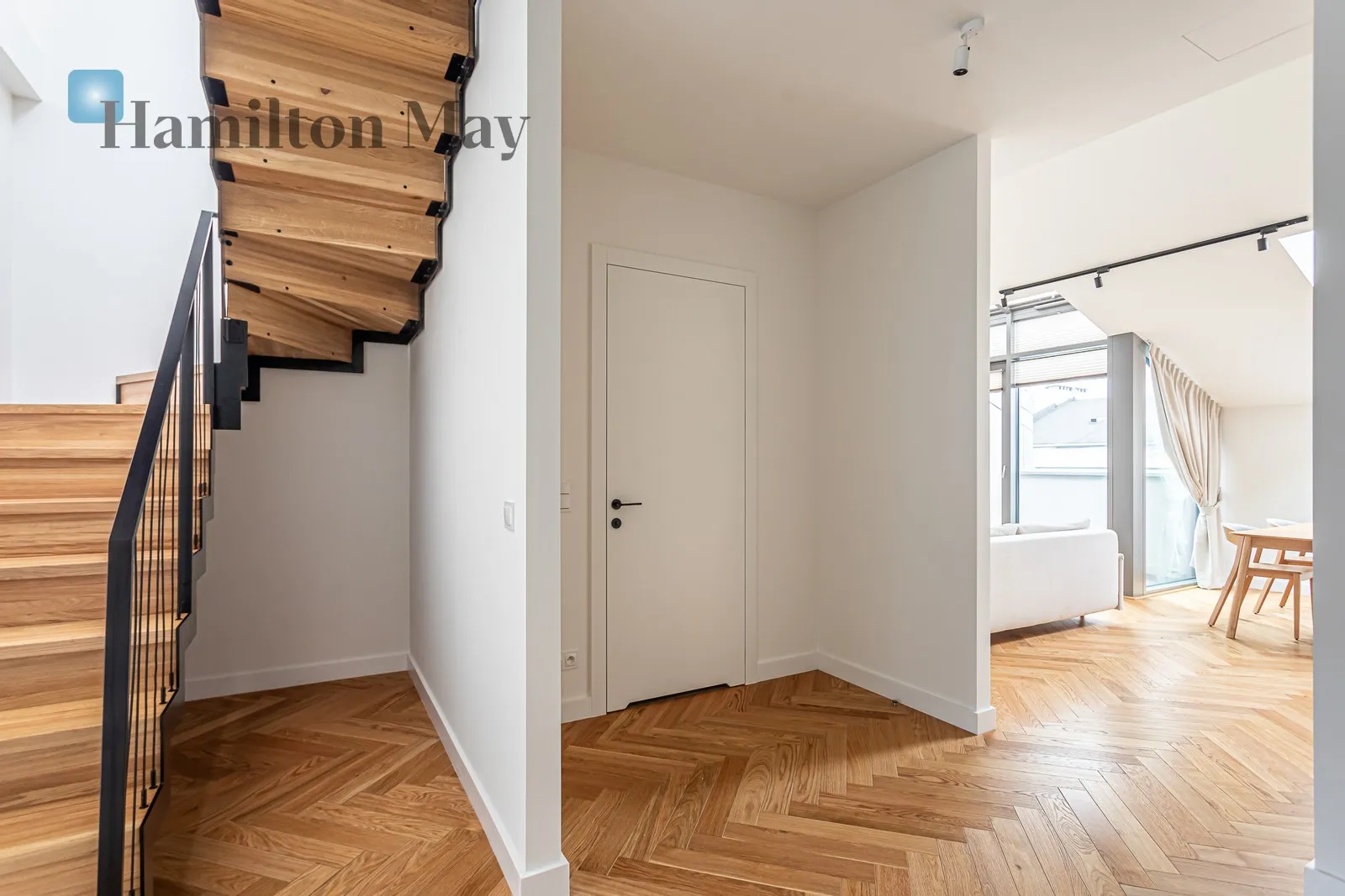 Distance to centre: 1.16 km Level: 7 Price: 3300 EUR Bedrooms: 3 Bathrooms: 1 Size: 85.61m2 Price/m2: 39 EUR - slider