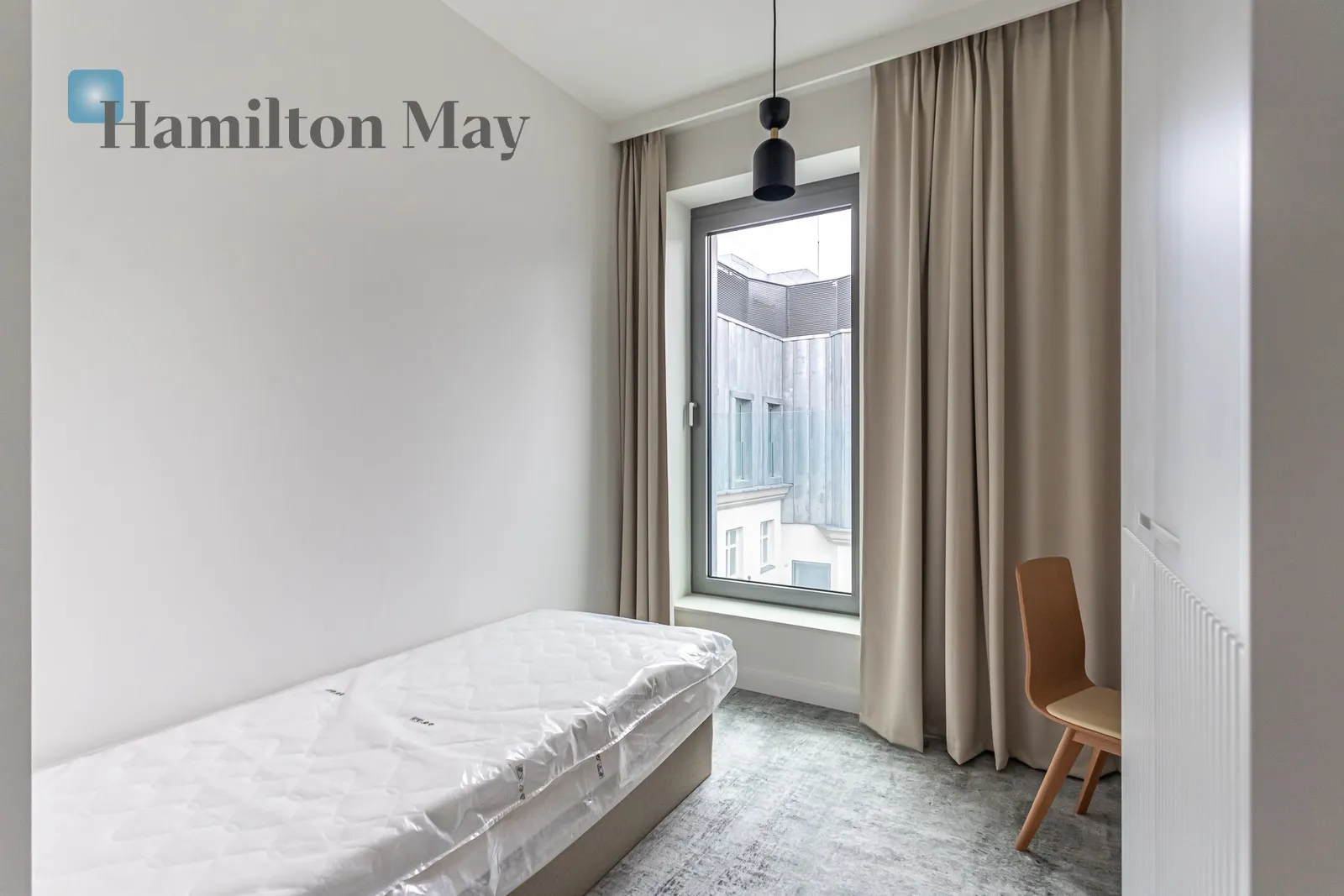 City: Warszawa Street: Złota Region: Wola Distance to centre: 1.16 km Level: 7 Price: 3300 EUR - slider