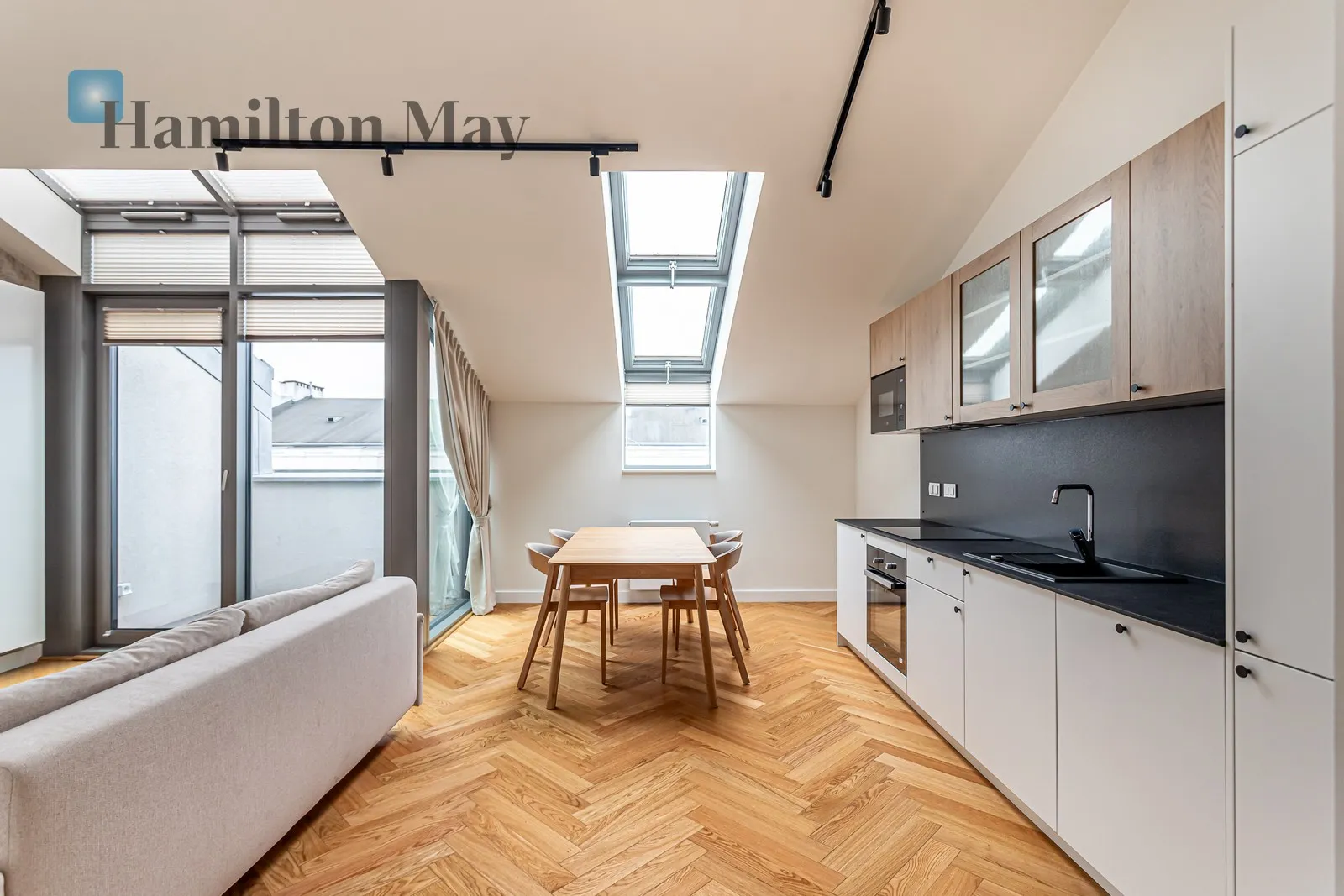 Region: Wola Distance to centre: 1.16 km Level: 7 Price: 3300 EUR Bedrooms: 3 Bathrooms: 1 Size: 85.61m2 Price/m2: 39 EUR - slider