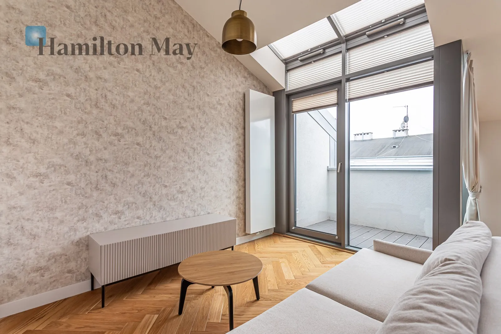 Street: Złota Region: Wola Distance to centre: 1.16 km Level: 7 Price: 3300 EUR Bedrooms: 3 Bathrooms: 1 Size: 85.61m2 Price/m2: 39 EUR - slider