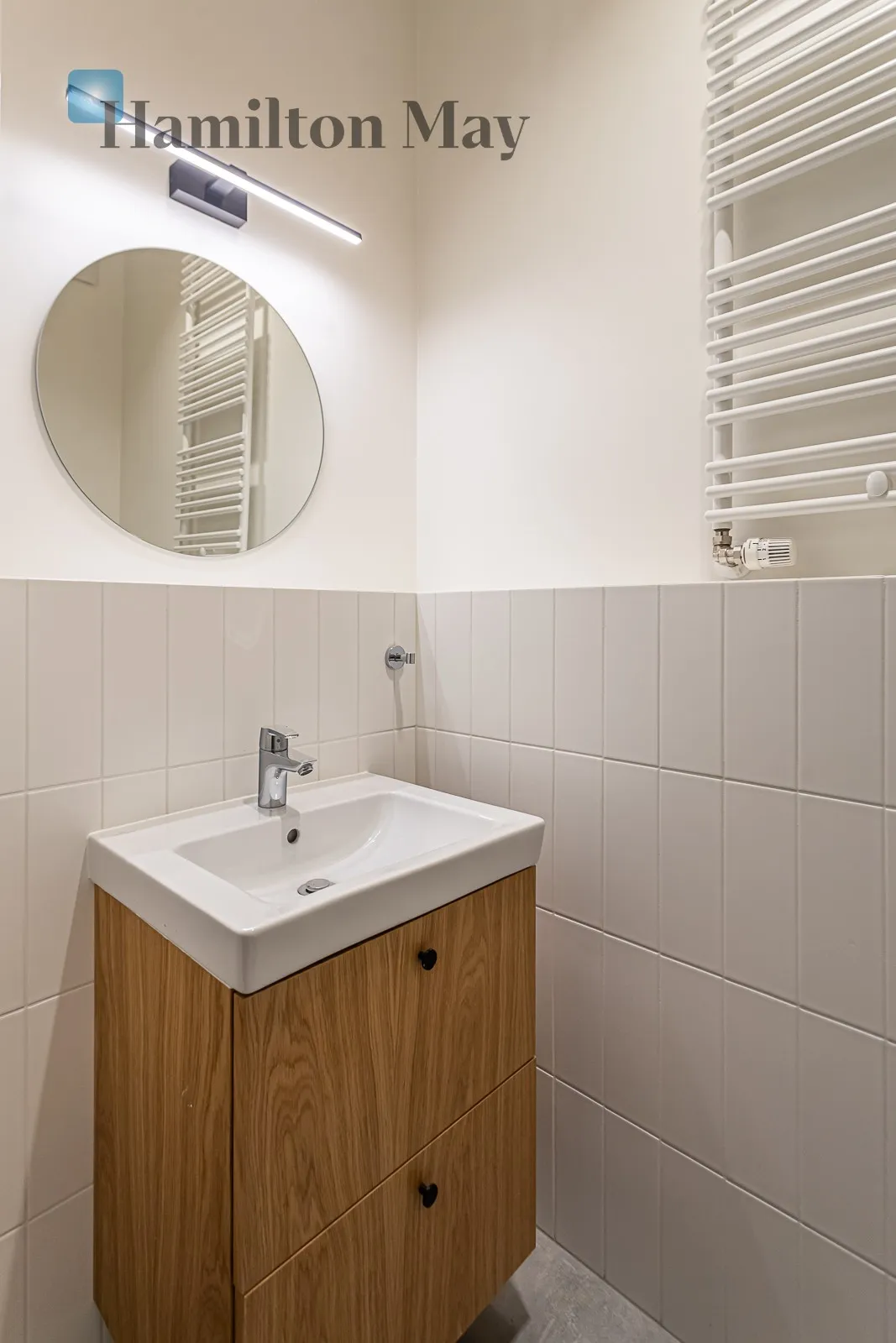 Street: Złota Region: Wola Distance to centre: 1.16 km Level: 7 Price: 3300 EUR - slider