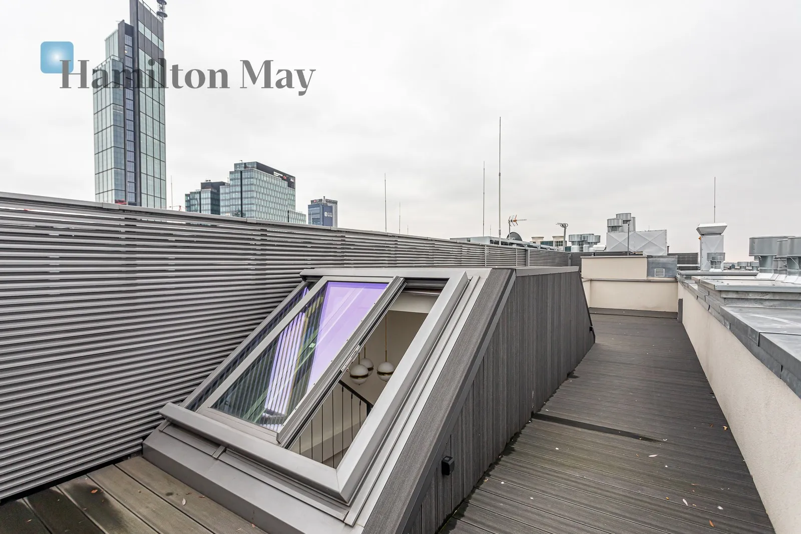 Price: 3300 EUR Bedrooms: 3 Bathrooms: 1 Size: 85.61m2 Price/m2: 39 EUR - slider