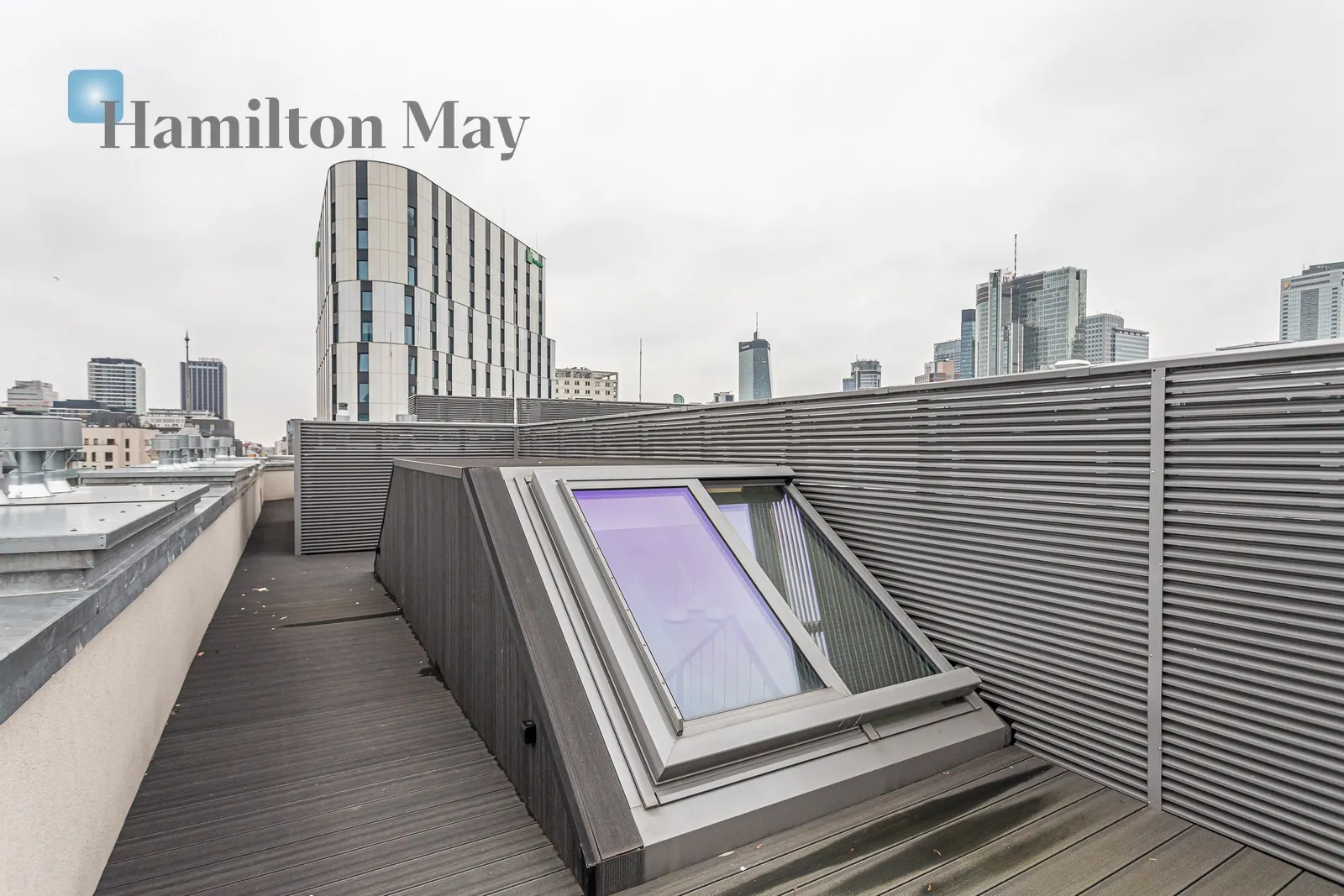 Distance to centre: 1.16 km Level: 7 Price: 3300 EUR Bedrooms: 3 - slider