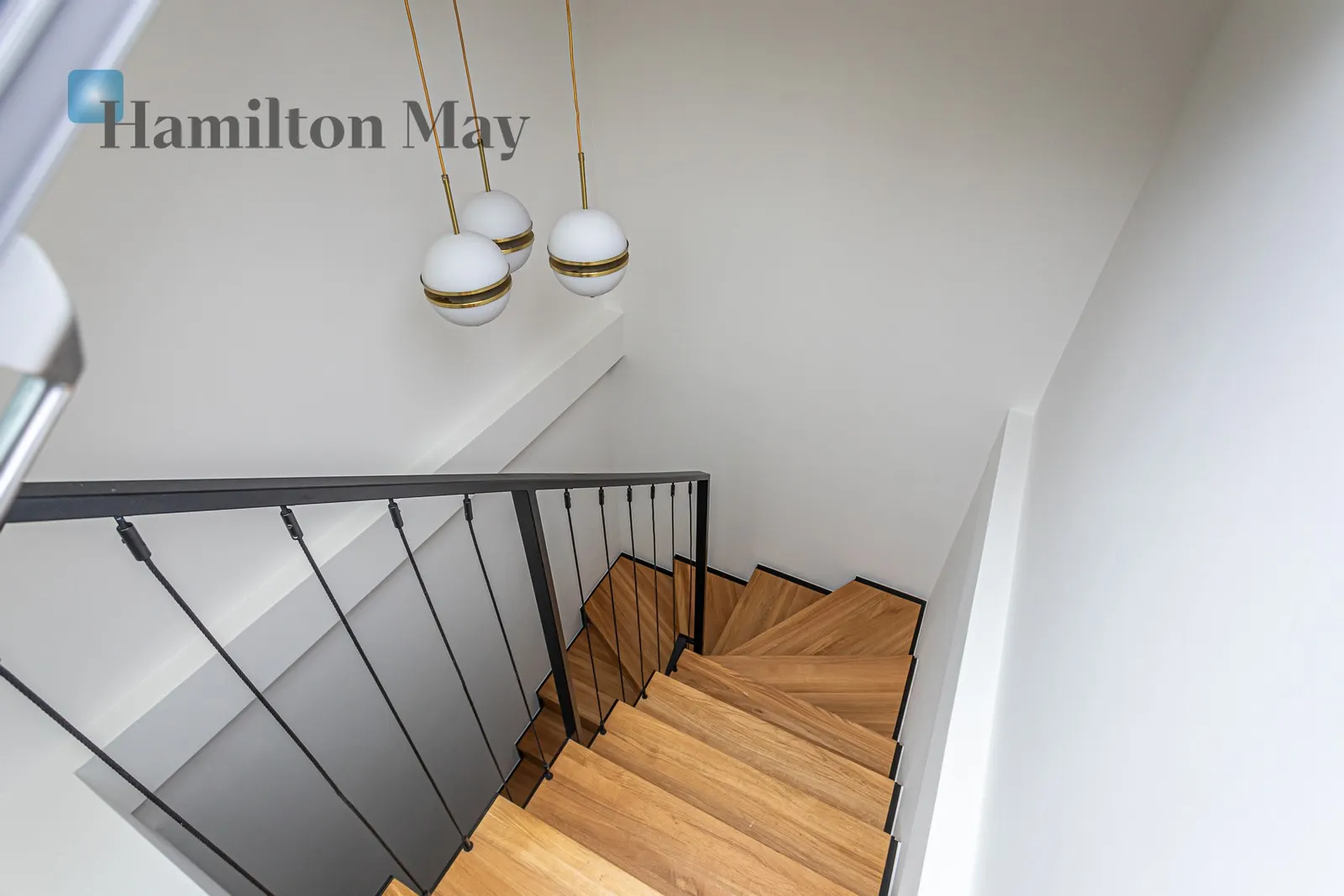 Level: 7 Price: 3300 EUR Bedrooms: 3 Bathrooms: 1 - slider