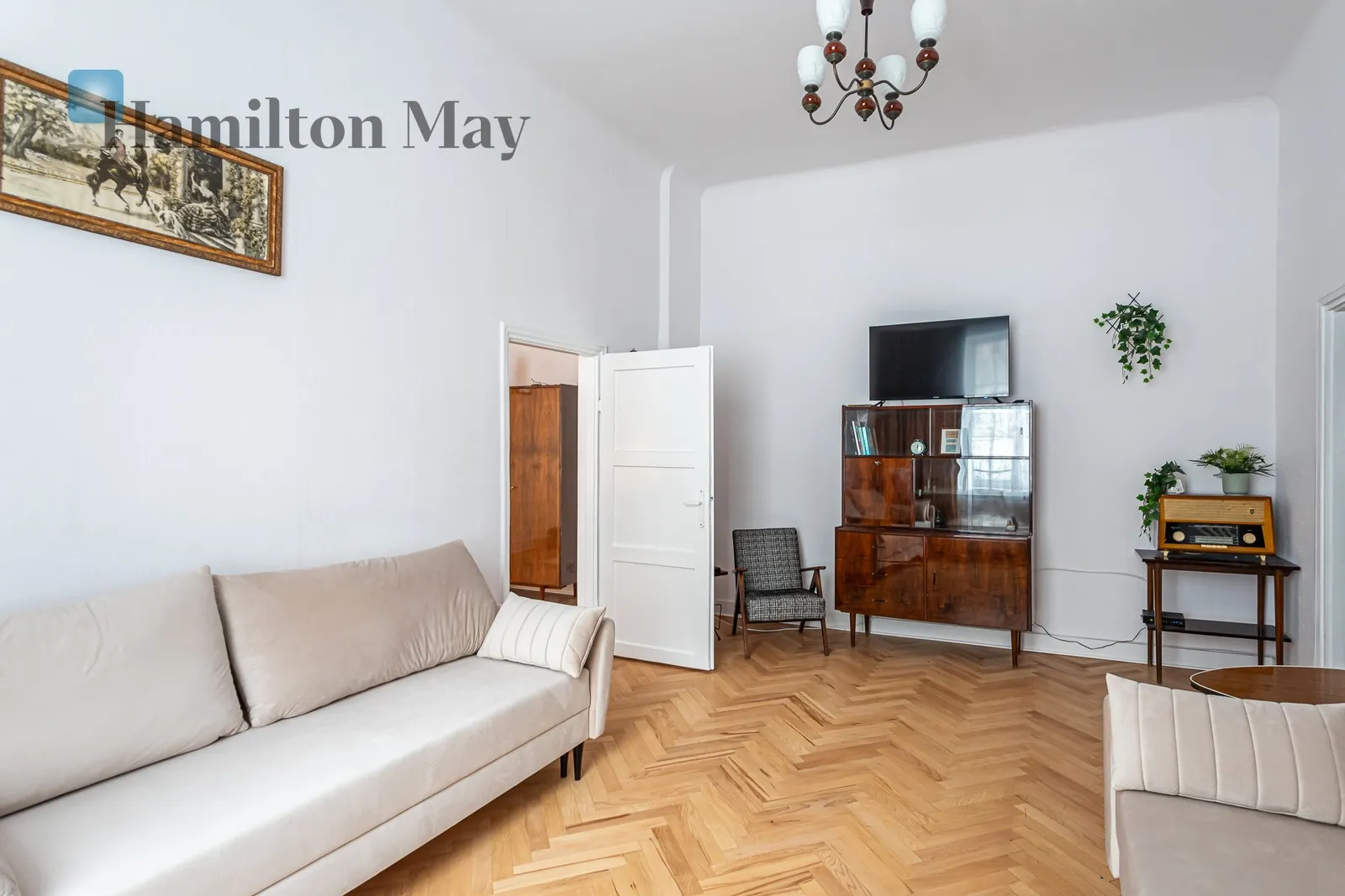 Stylish, two-room apartment in a historic townhouse in the center of Warsaw on Wilcza Street. - slider