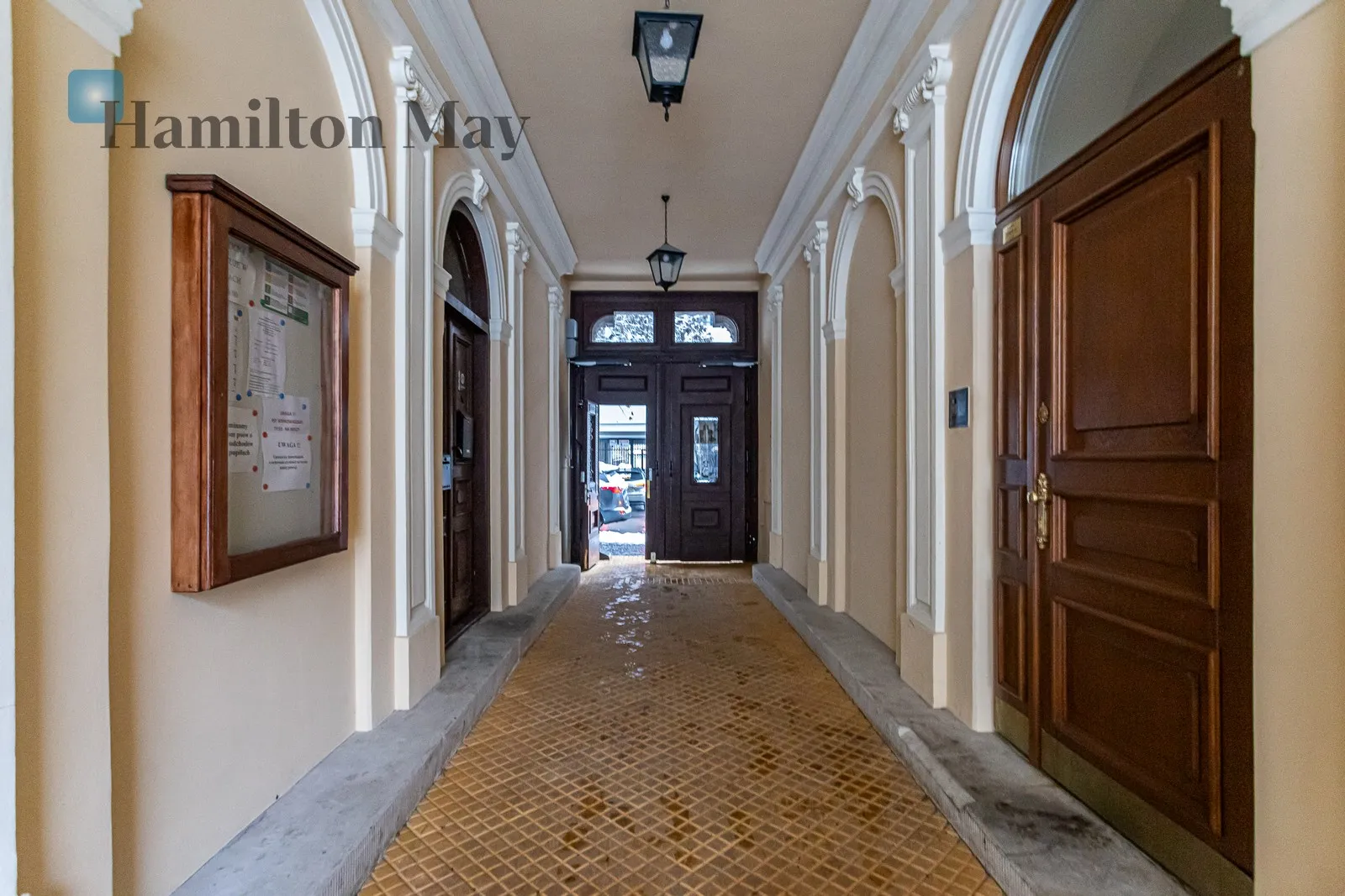 Stylish, two-room apartment in a historic townhouse in the center of Warsaw on Wilcza Street. - slider