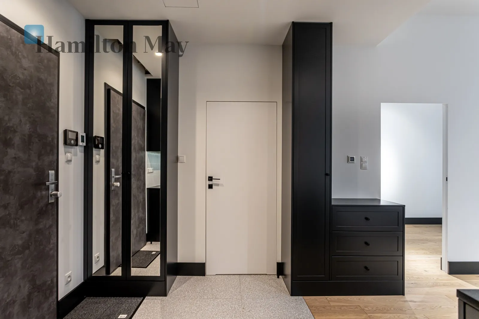 Street: Leszczyńska Region: Śródmieście Subregion: Powiśle Distance to centre: 1.54 km Level: 4 Price: 9076 PLN Bedrooms: 2 - slider